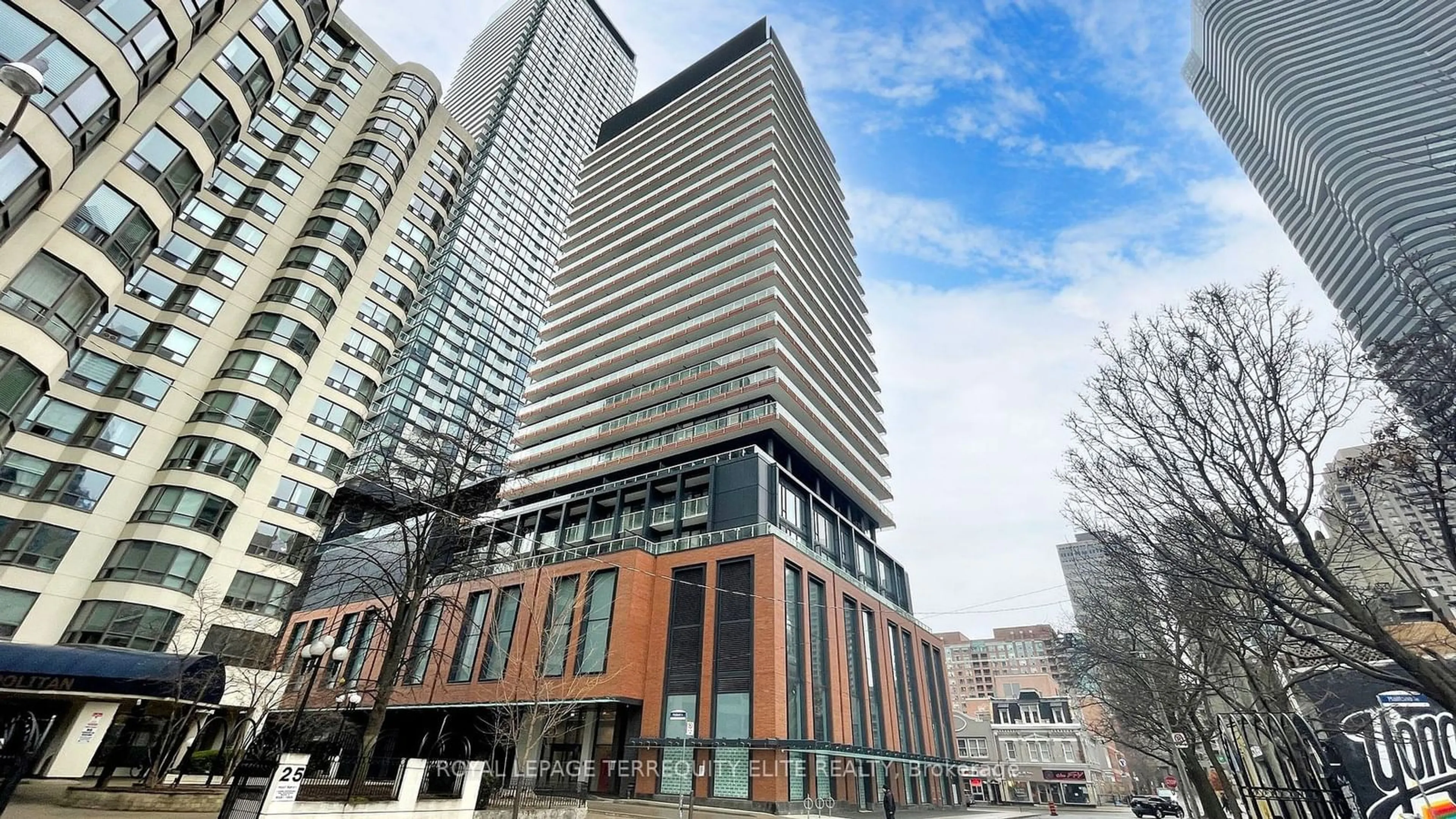 Indoor foyer for 18 Maitland Terr #1410, Toronto Ontario M4Y 0H2