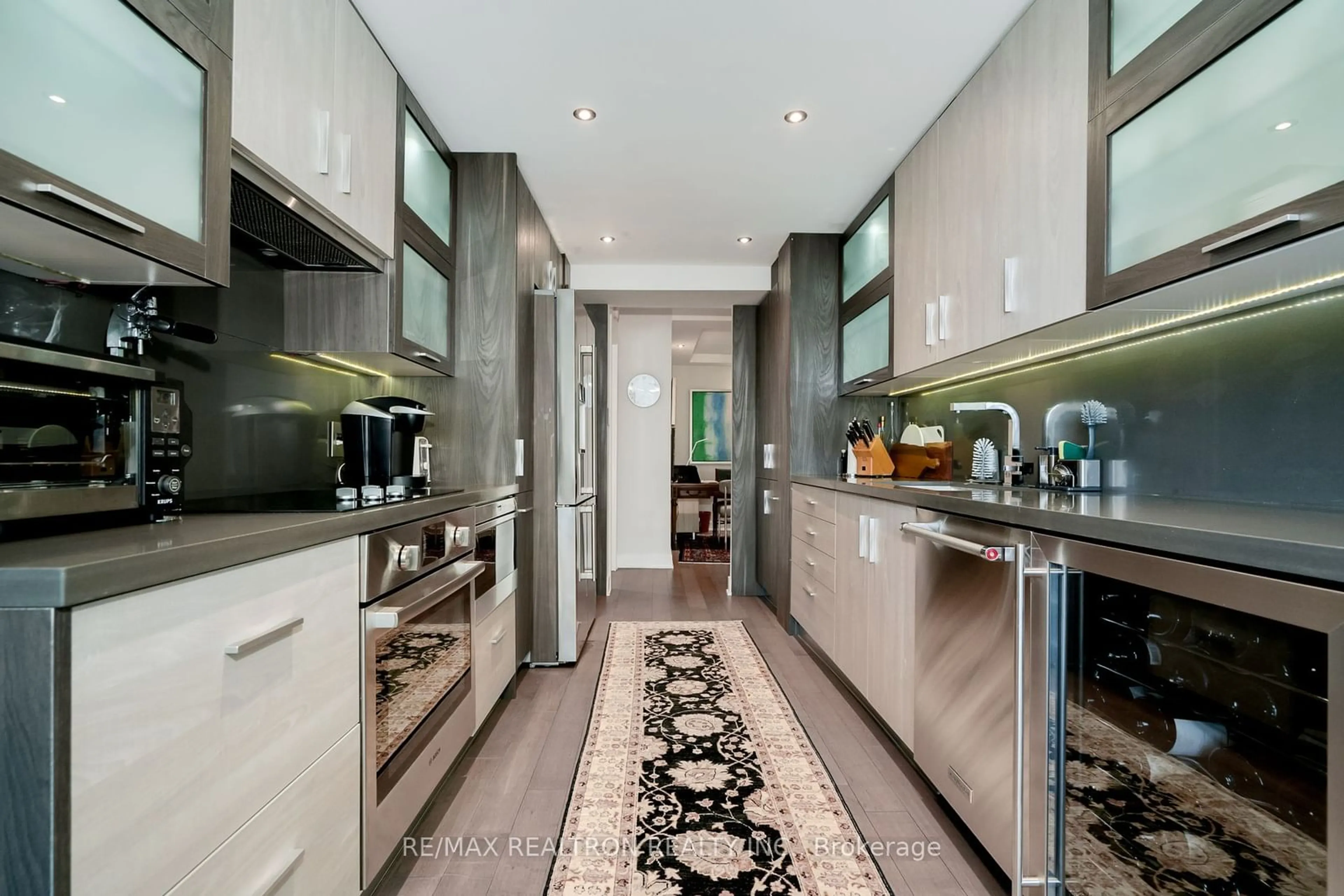 Contemporary kitchen, ceramic/tile floor for 3800 Yonge St #420, Toronto Ontario M4N 3P7