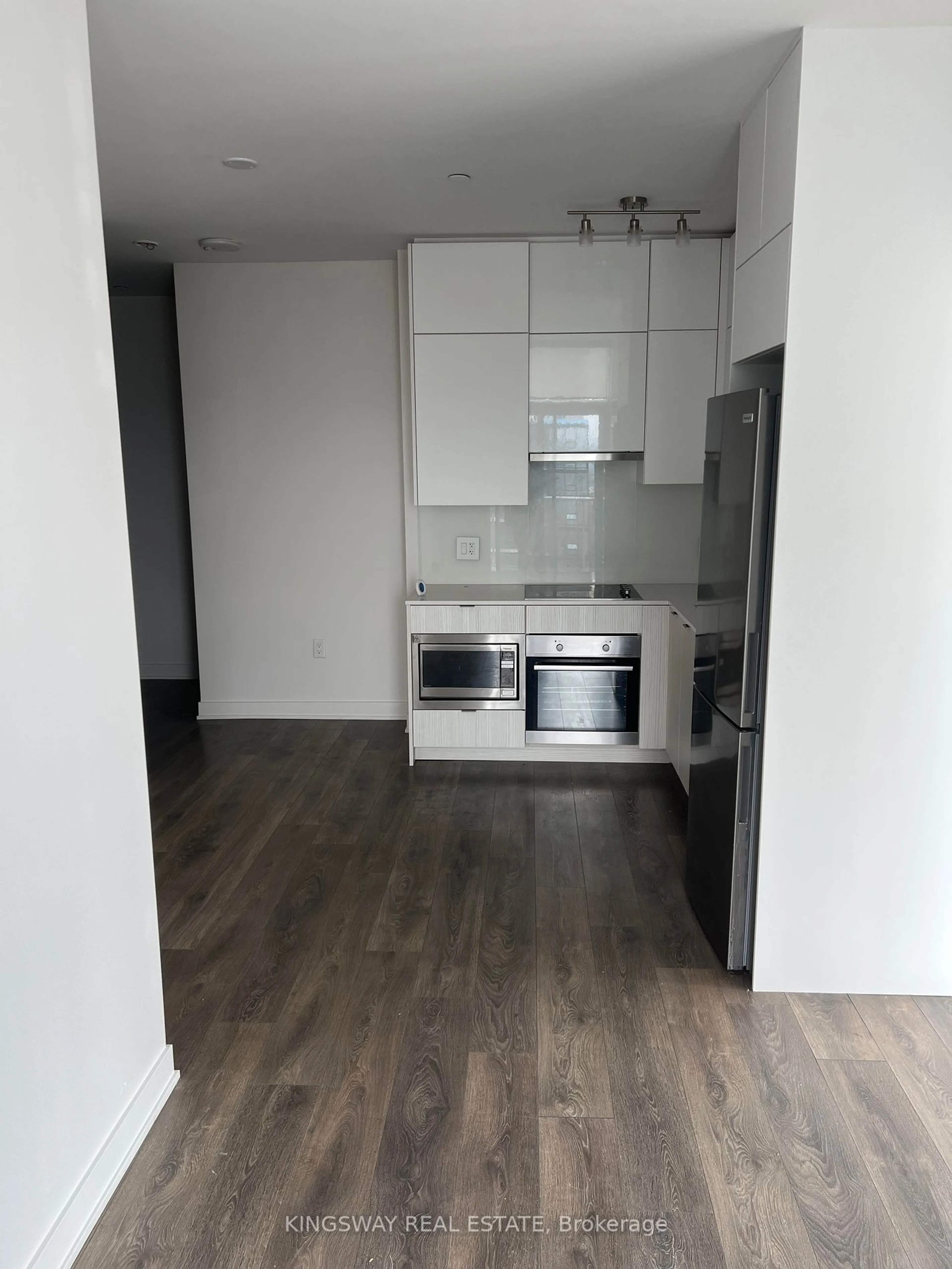 Standard kitchen, wood/laminate floor for 195 Redpath Ave #PH12, Toronto Ontario M4P 0E3