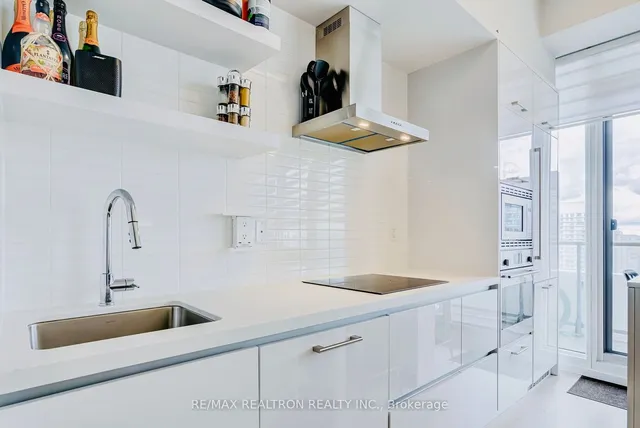 Additional property image - 2221 Yonge St Unit 2911