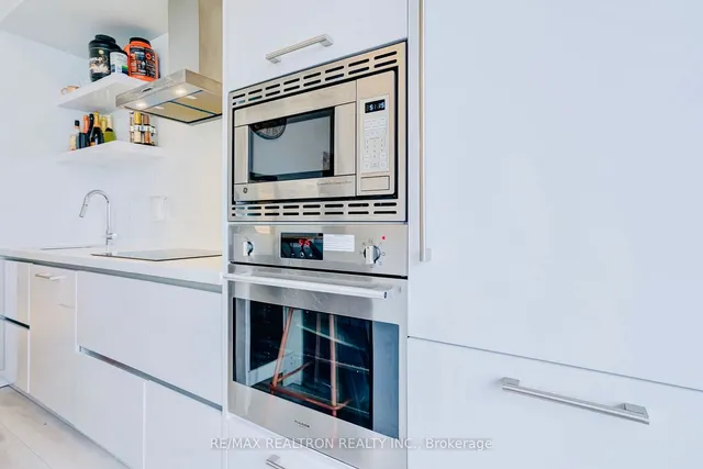 Additional property image - 2221 Yonge St Unit 2911