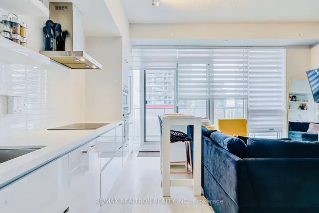 Additional property image - 2221 Yonge St Unit 2911
