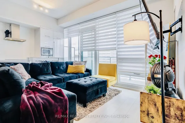 Additional property image - 2221 Yonge St Unit 2911