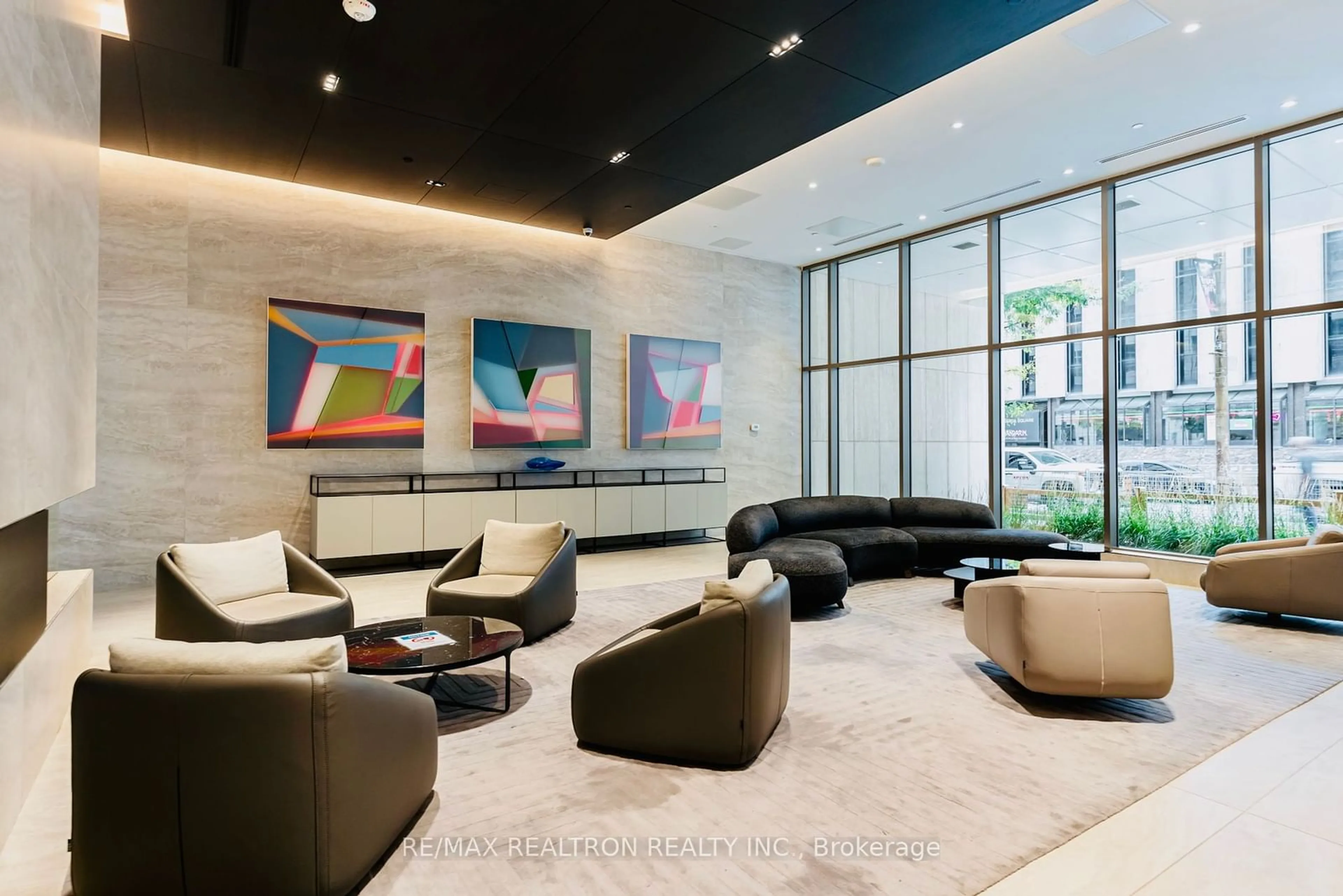 Lobby for 2221 Yonge St #2911, Toronto Ontario M4S 2B4