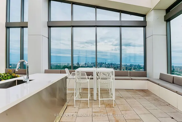 Additional property image - 2221 Yonge St Unit 2911