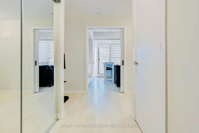 Additional property image - 2221 Yonge St Unit 2911