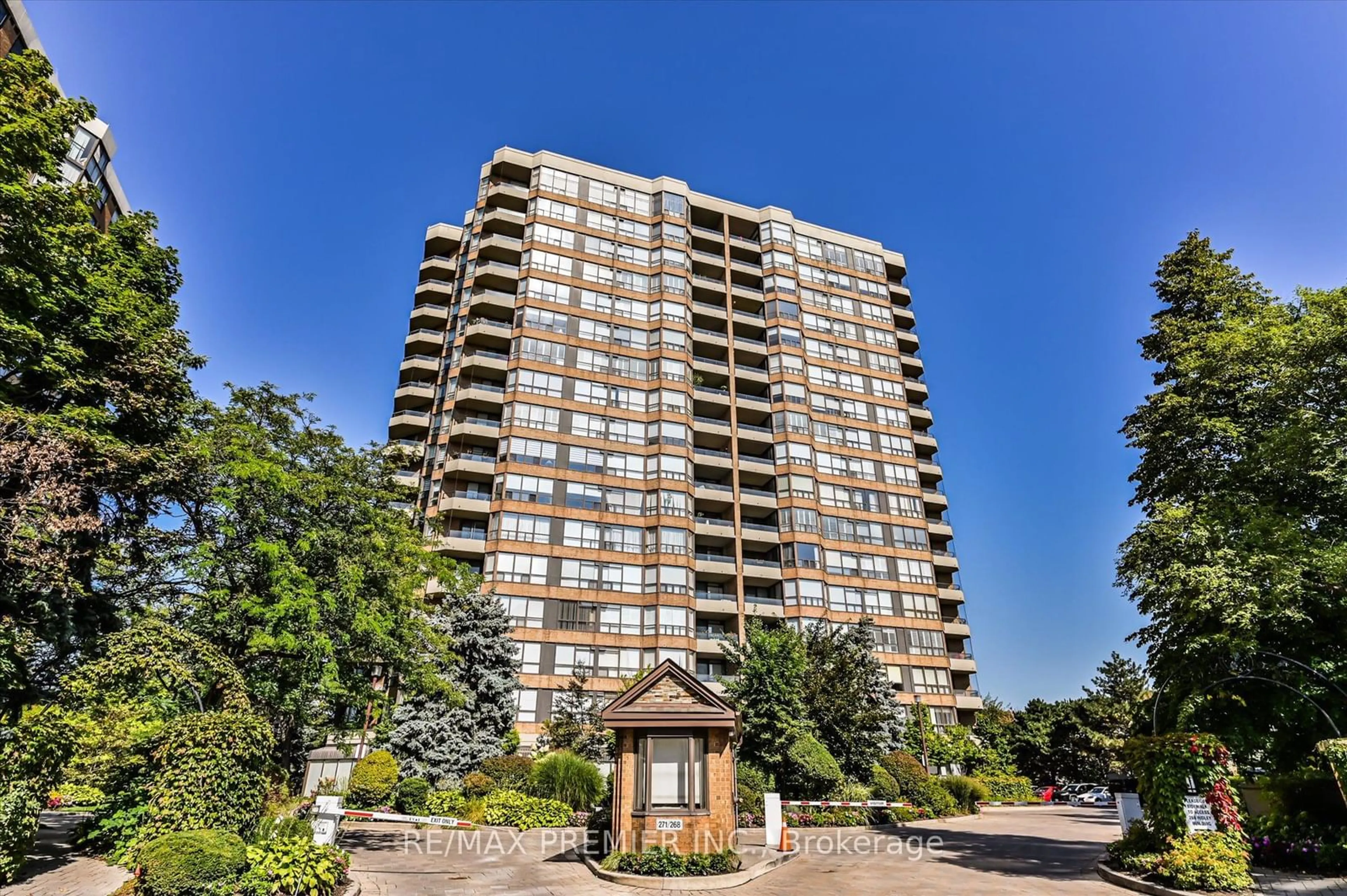 A pic from outside/outdoor area/front of a property/back of a property/a pic from drone, building for 268 Ridley Blvd #1711, Toronto Ontario M5M 4N3