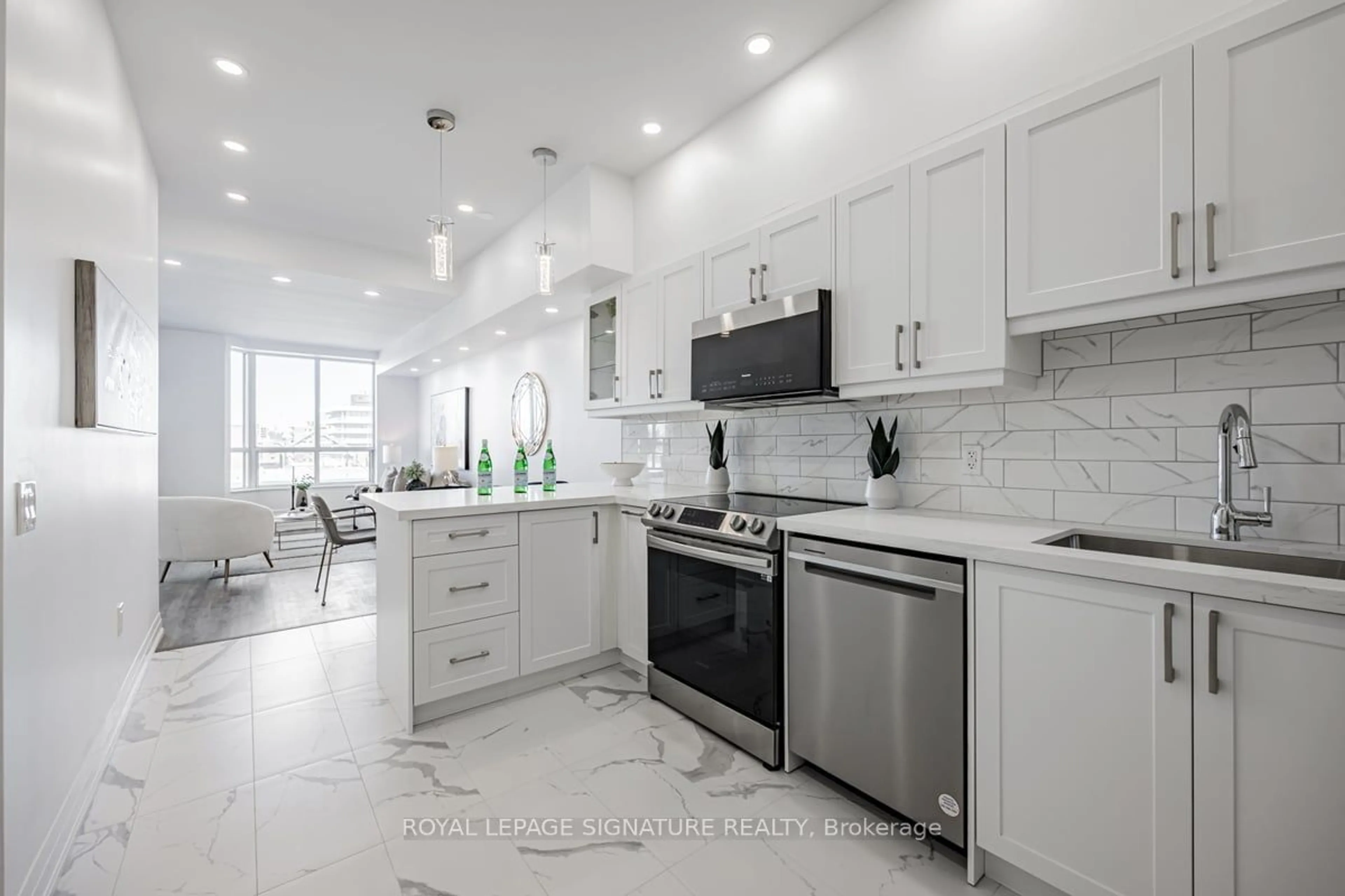 Contemporary kitchen, ceramic/tile floor for 284 Bloor St #1005, Toronto Ontario M5S 3B8