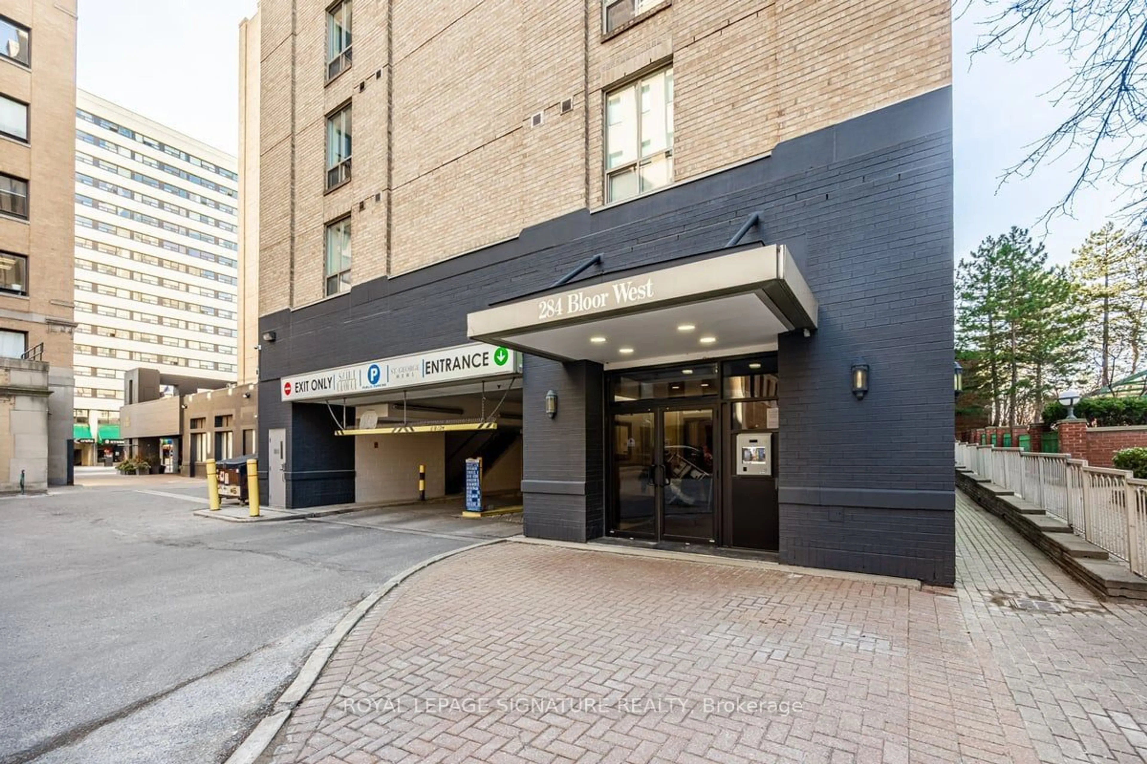 Indoor foyer for 284 Bloor St #1005, Toronto Ontario M5S 3B8