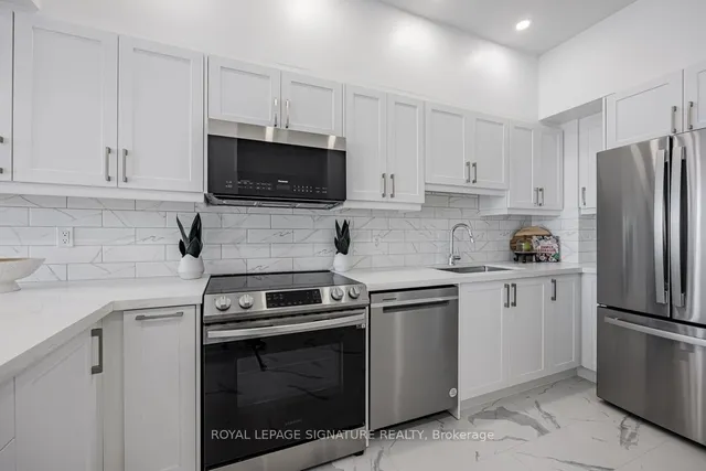 Additional property image - 284 Bloor St Unit 1005