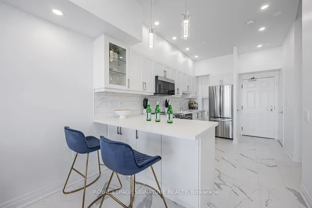 Additional property image - 284 Bloor St Unit 1005
