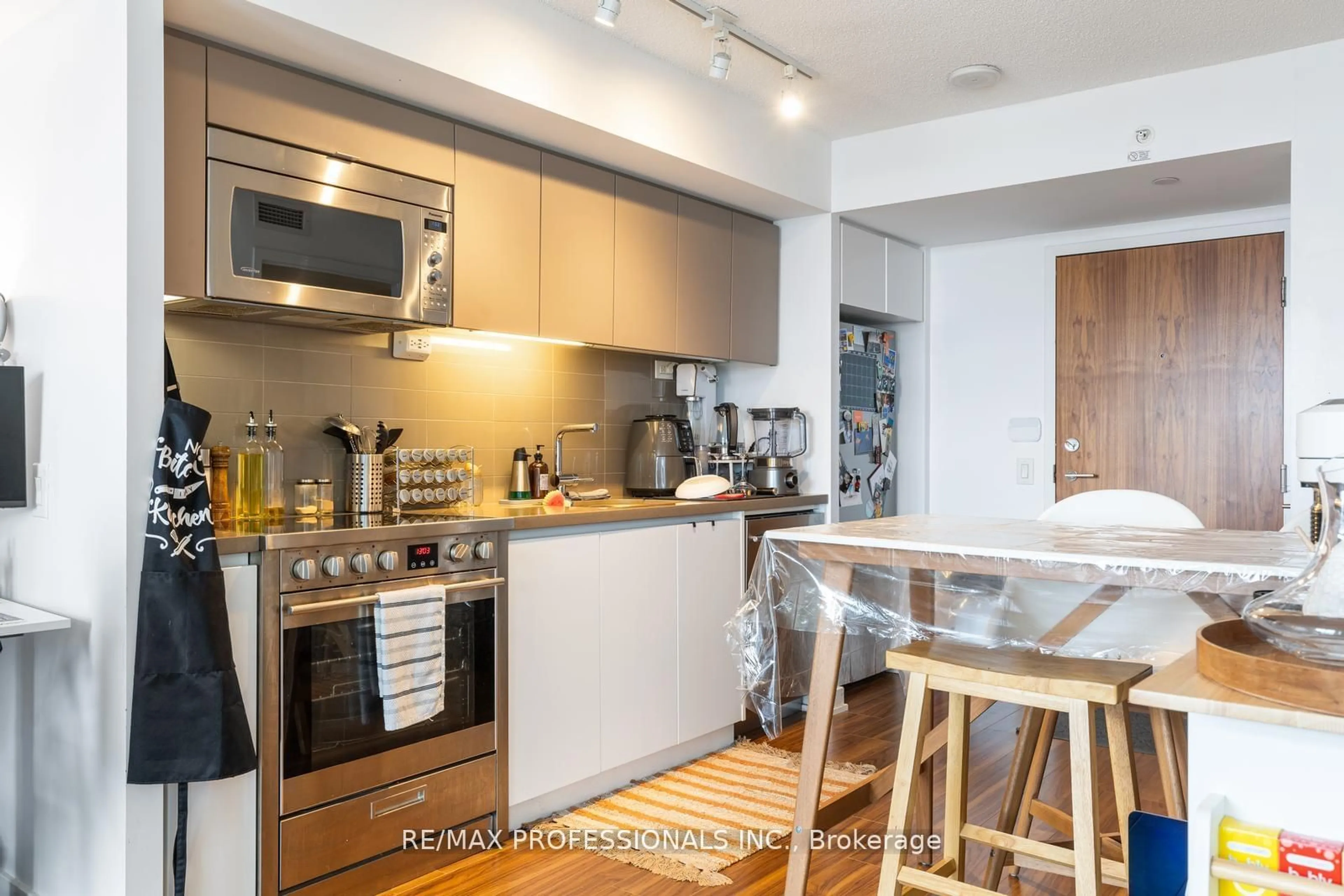 Standard kitchen, wood/laminate floor for 85 Queens Wharf Rd #4211, Toronto Ontario M5V 0J9