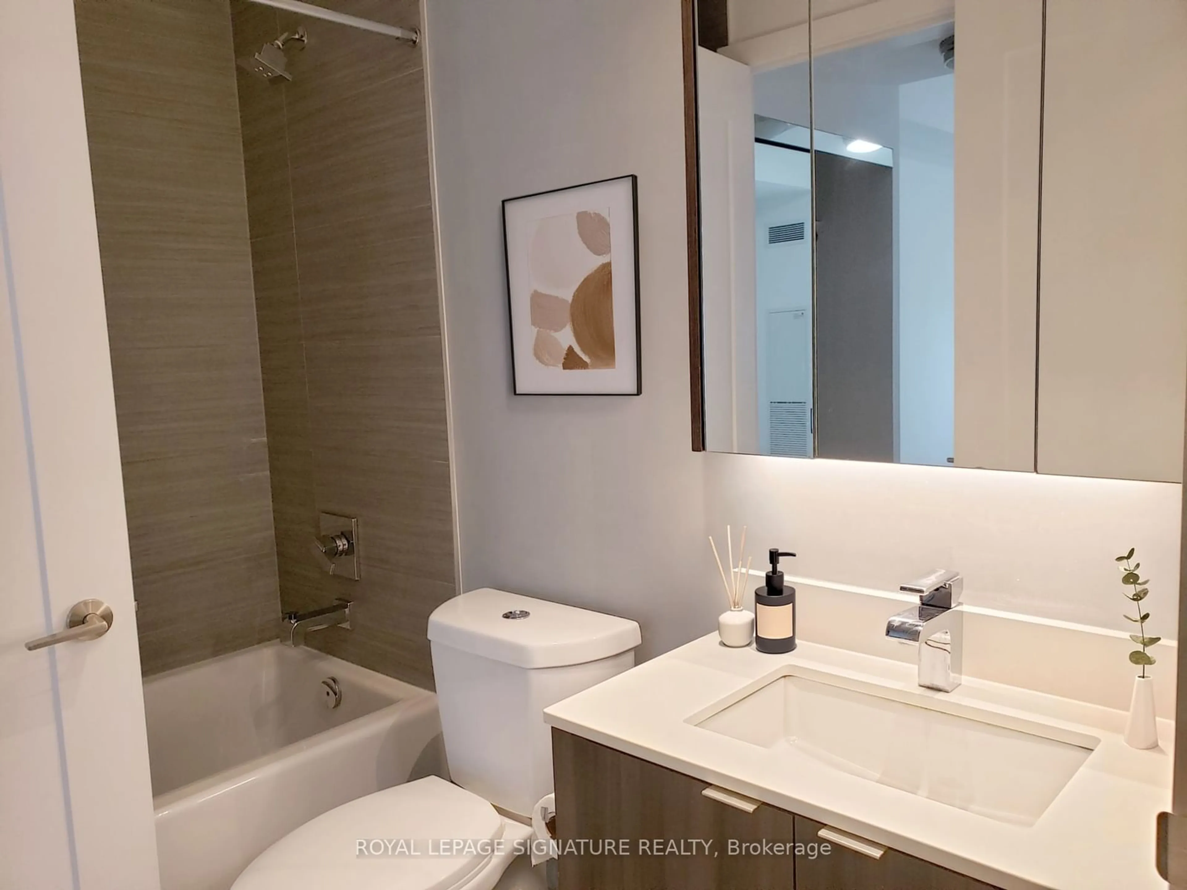 Standard bathroom, ceramic/tile floor for 15 Merchants' Wharf #344, Toronto Ontario M5A 0N8