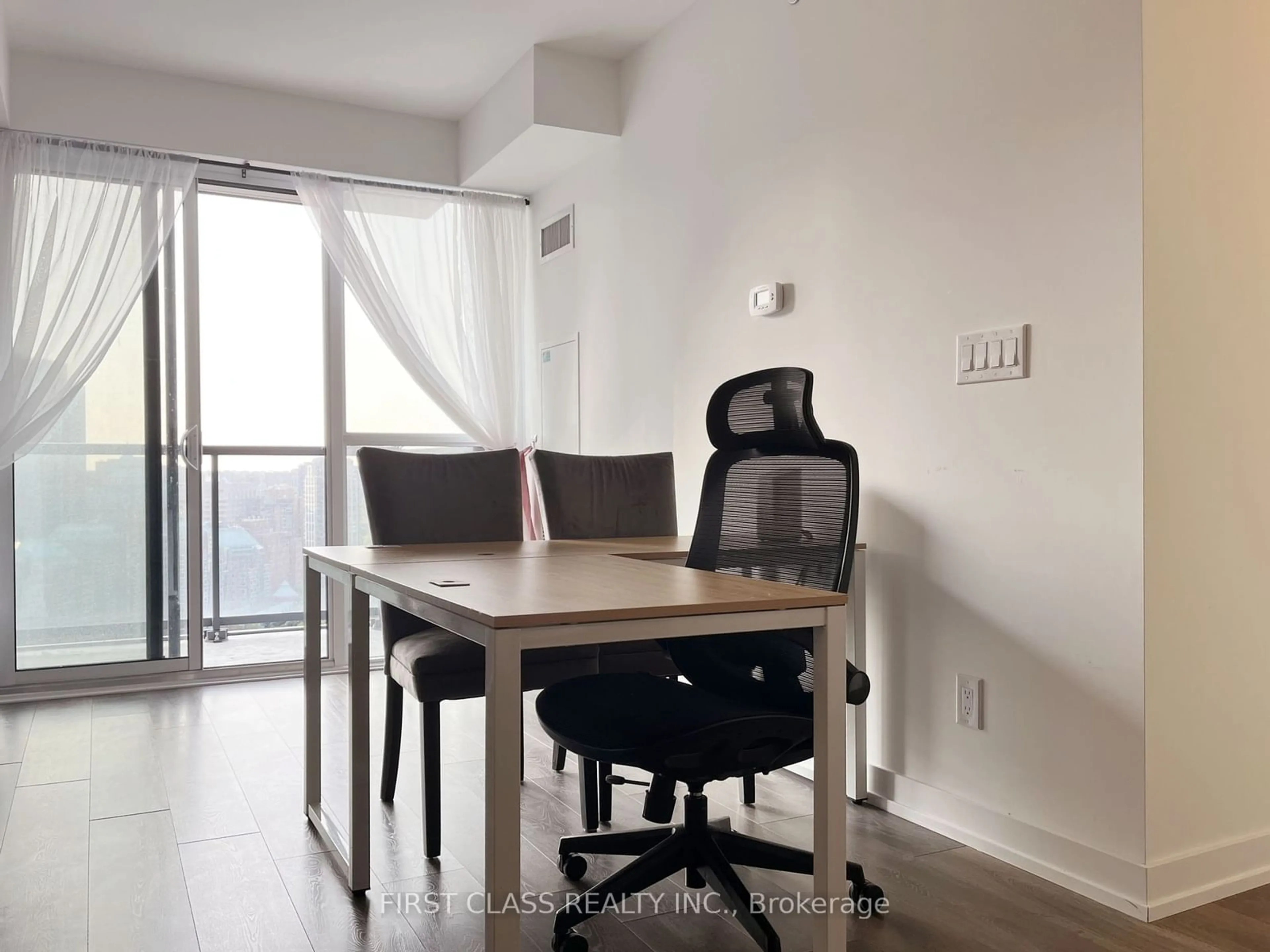 A pic of a room for 159 Wellesley St #2710, Toronto Ontario M4Y 0H5