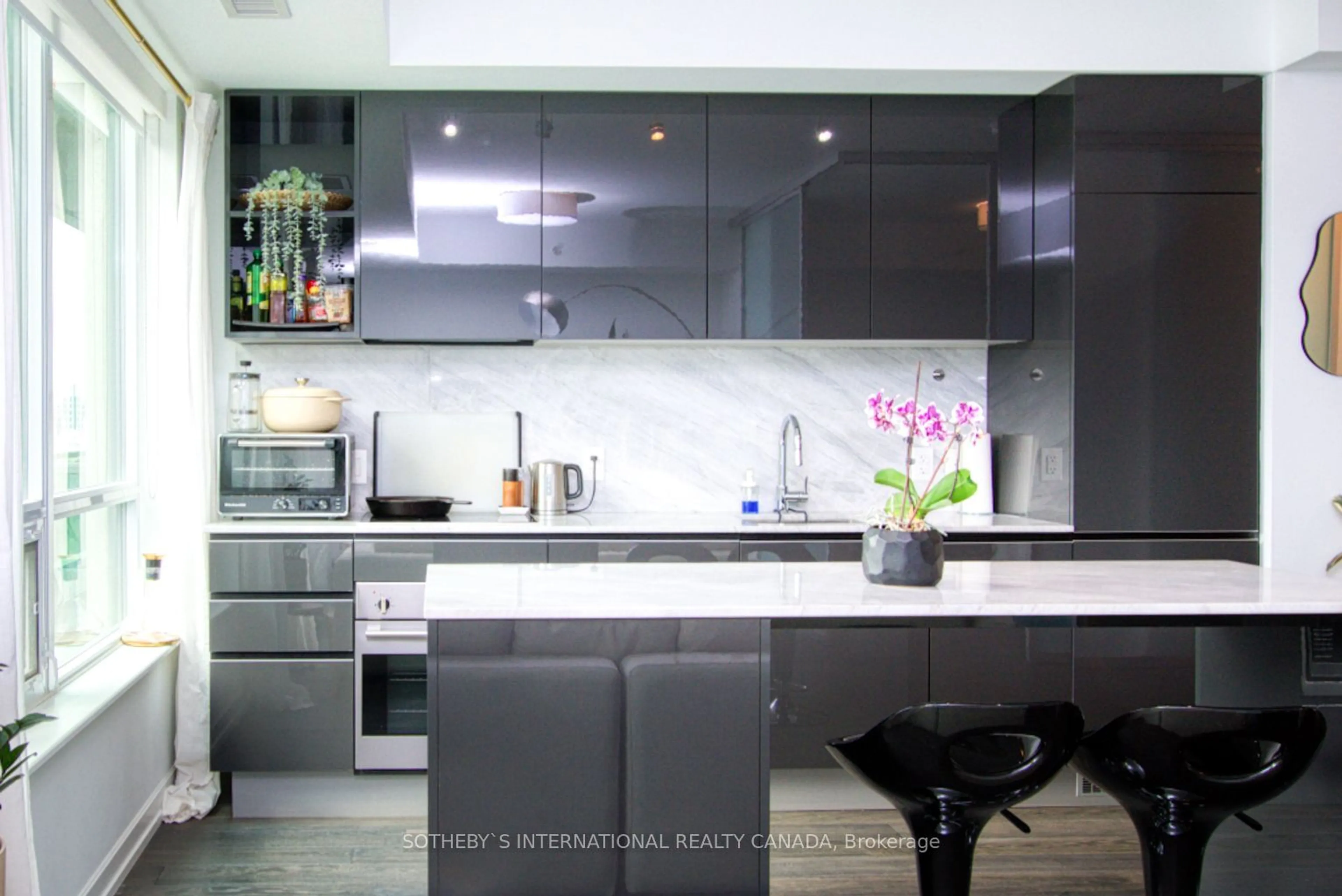 Contemporary kitchen, unknown for 377 Madison Ave #504, Toronto Ontario M4V 3E1