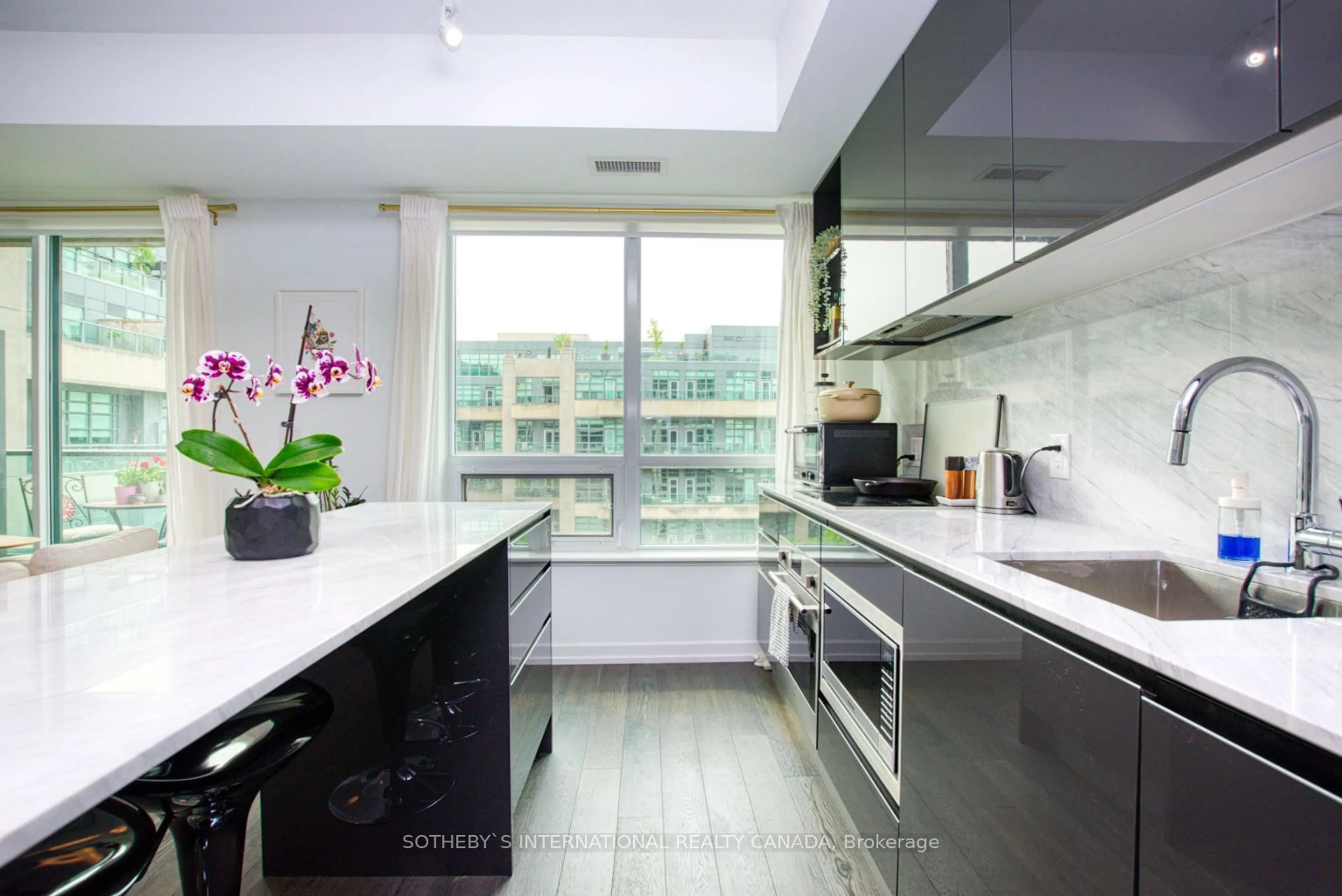 Contemporary kitchen, unknown for 377 Madison Ave #504, Toronto Ontario M4V 3E1