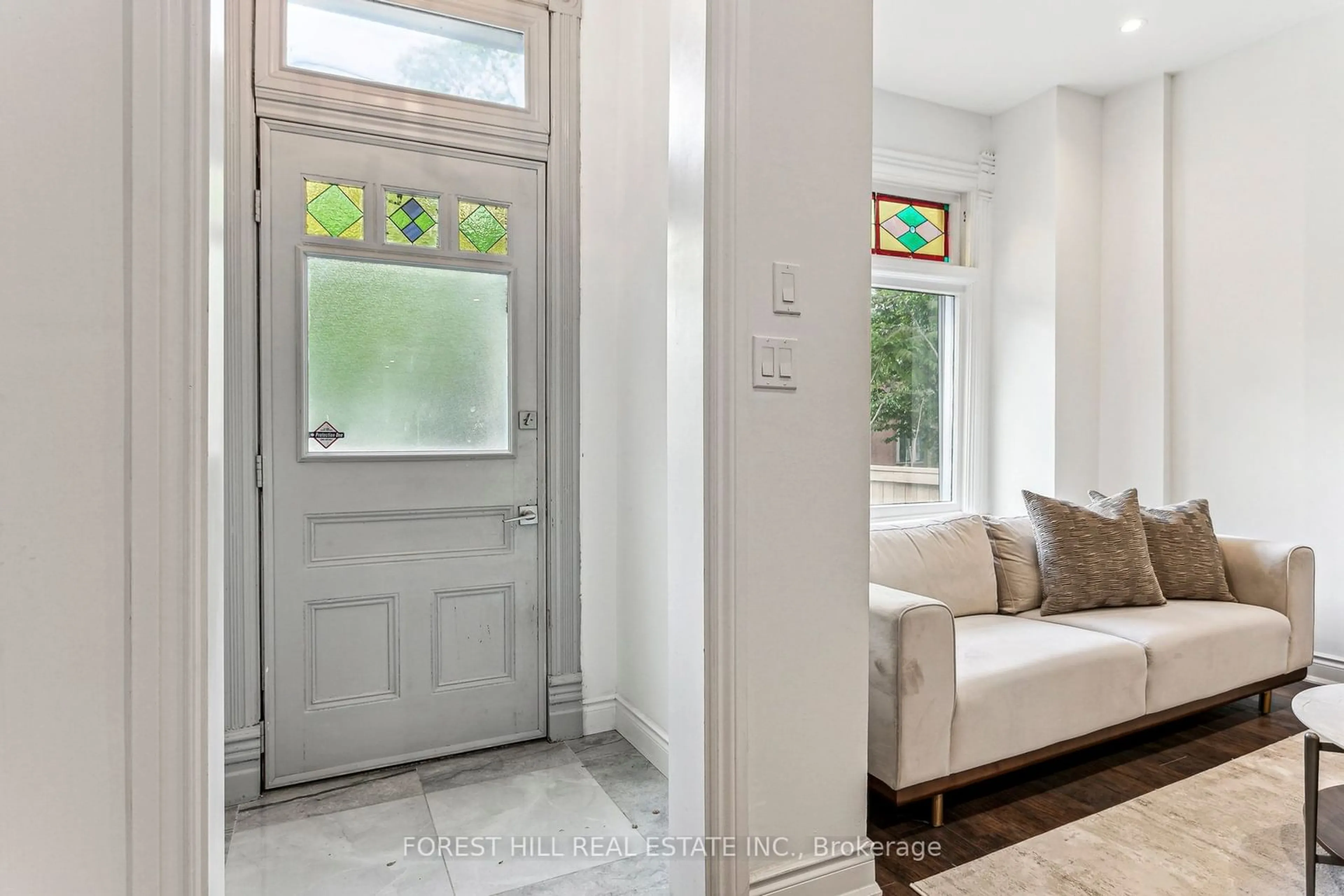 Indoor entryway for 17 Marlborough Ave, Toronto Ontario M5R 1X5