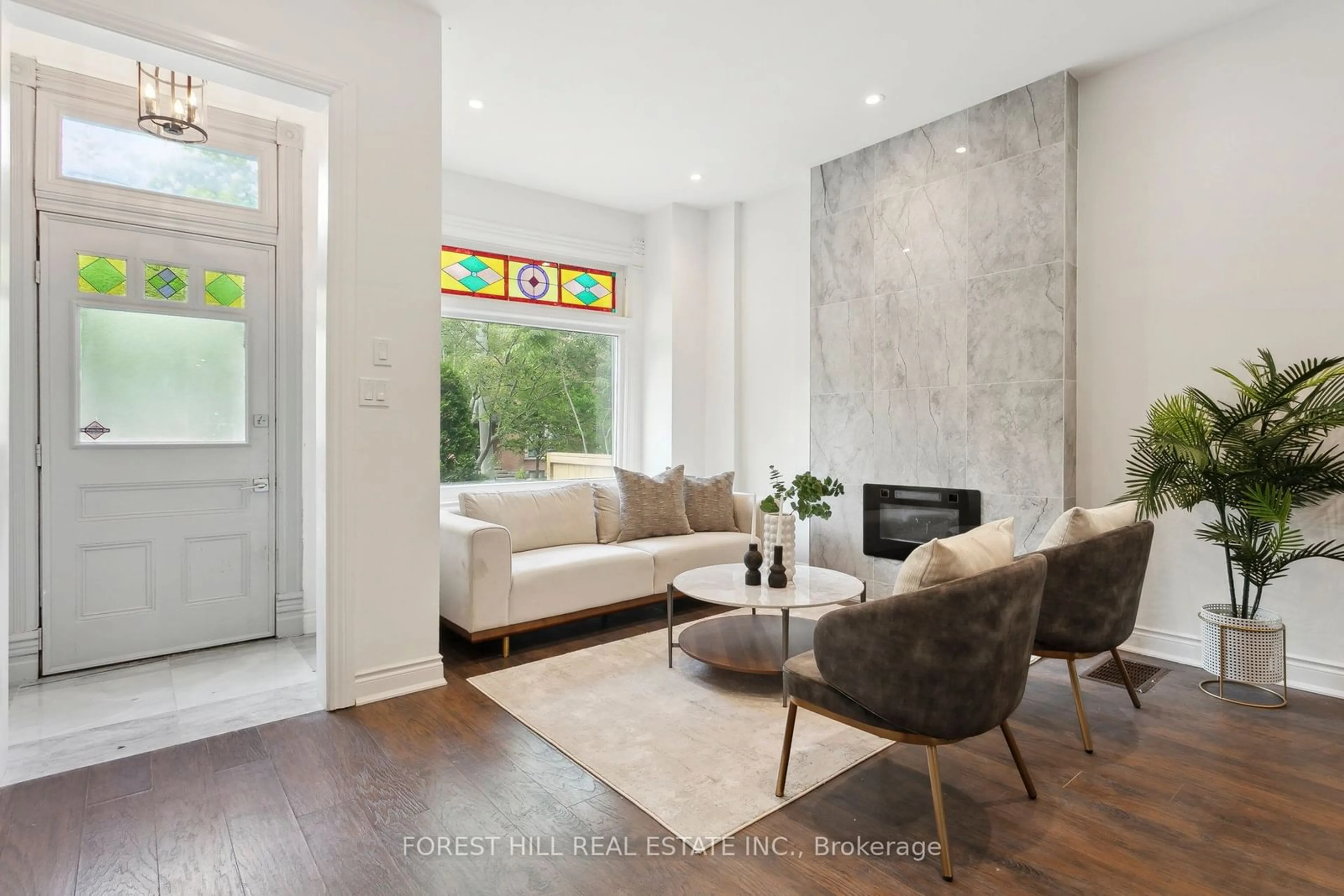 Living room with furniture, ceramic/tile floor for 17 Marlborough Ave, Toronto Ontario M5R 1X5