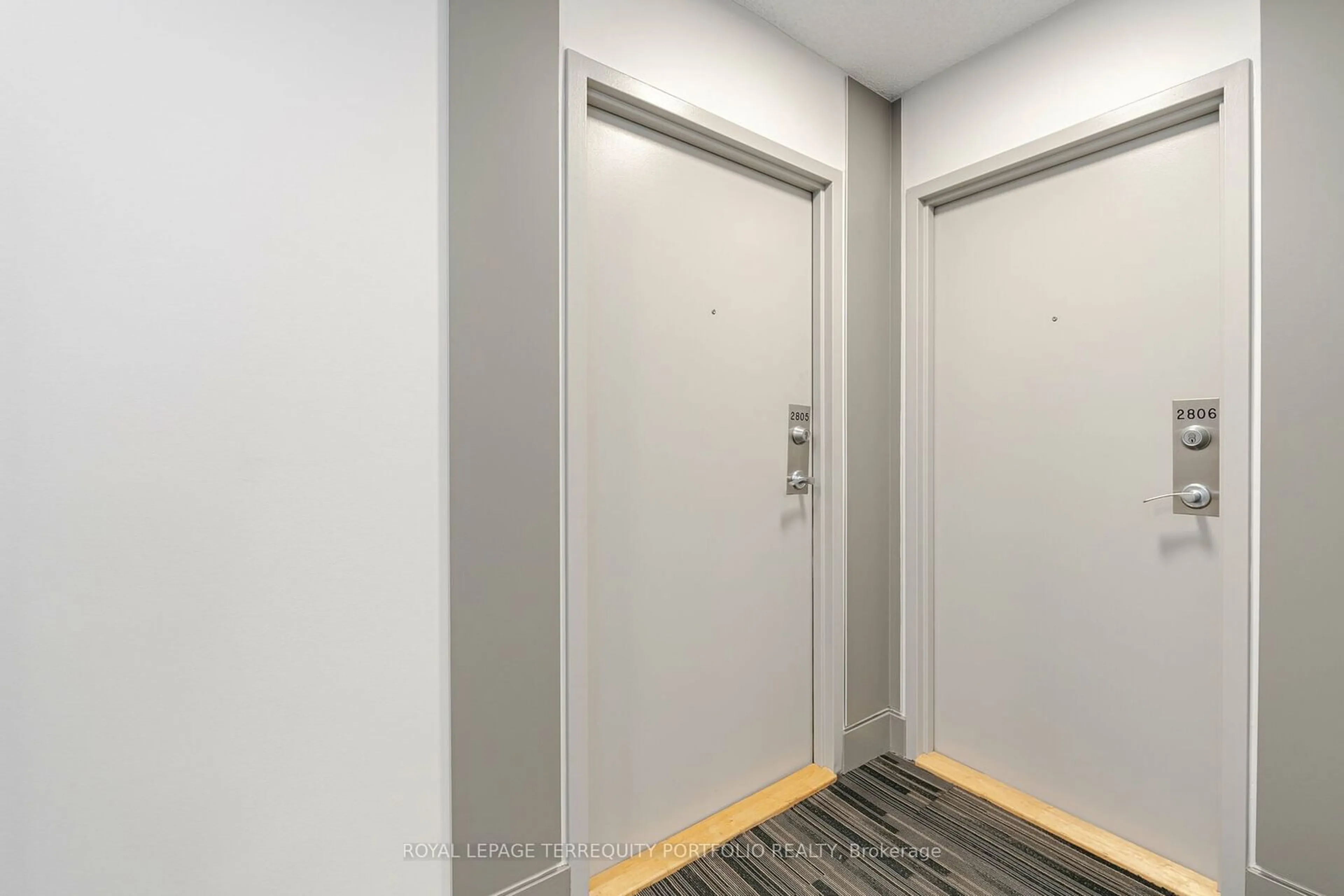 Indoor entryway for 361 Front St #2805, Toronto Ontario M5V 3R5