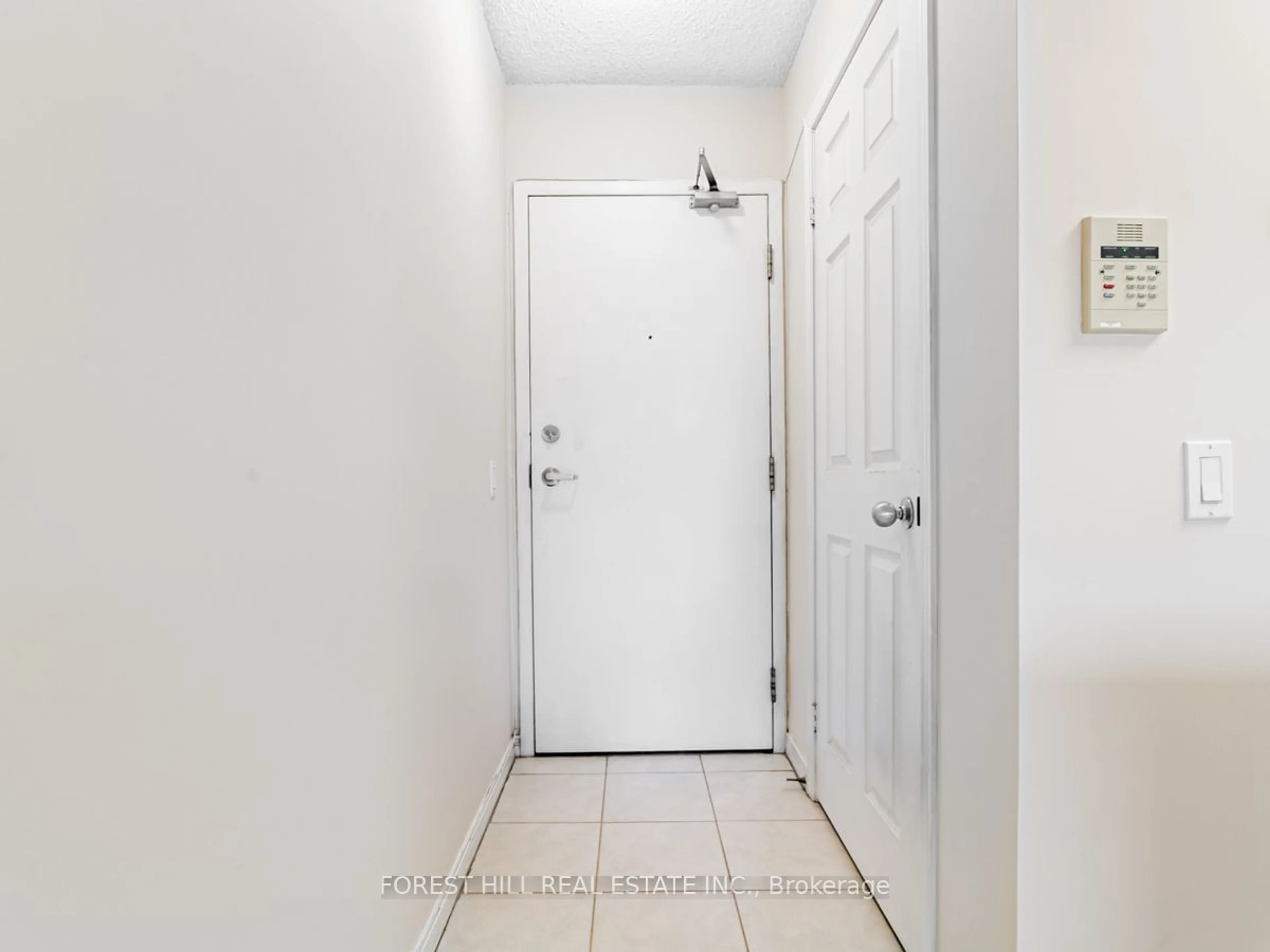 Indoor entryway for 30 Harrison Garden Blvd #1501, Toronto Ontario M2N 7A9