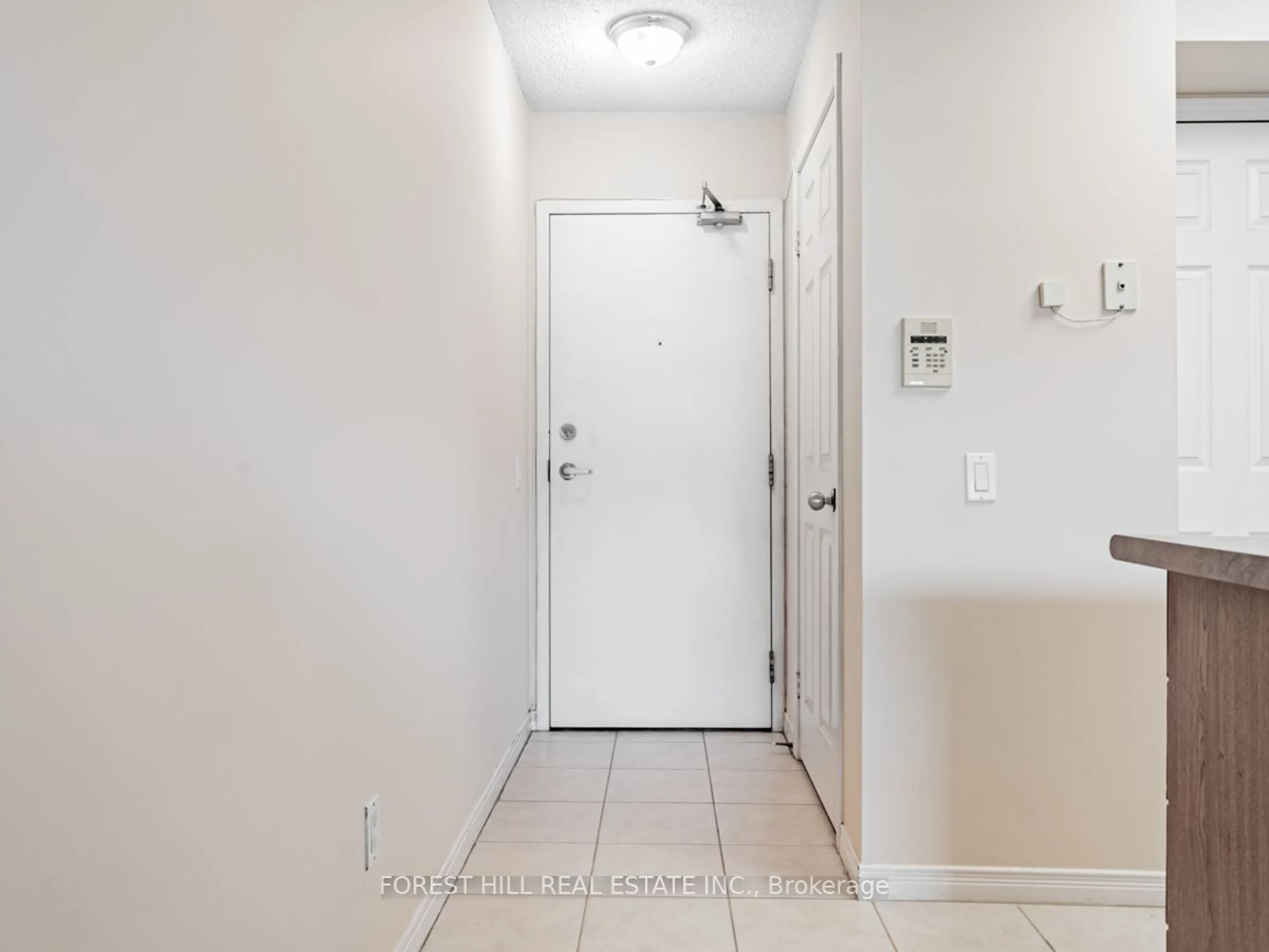 Indoor entryway for 30 Harrison Garden Blvd #1501, Toronto Ontario M2N 7A9