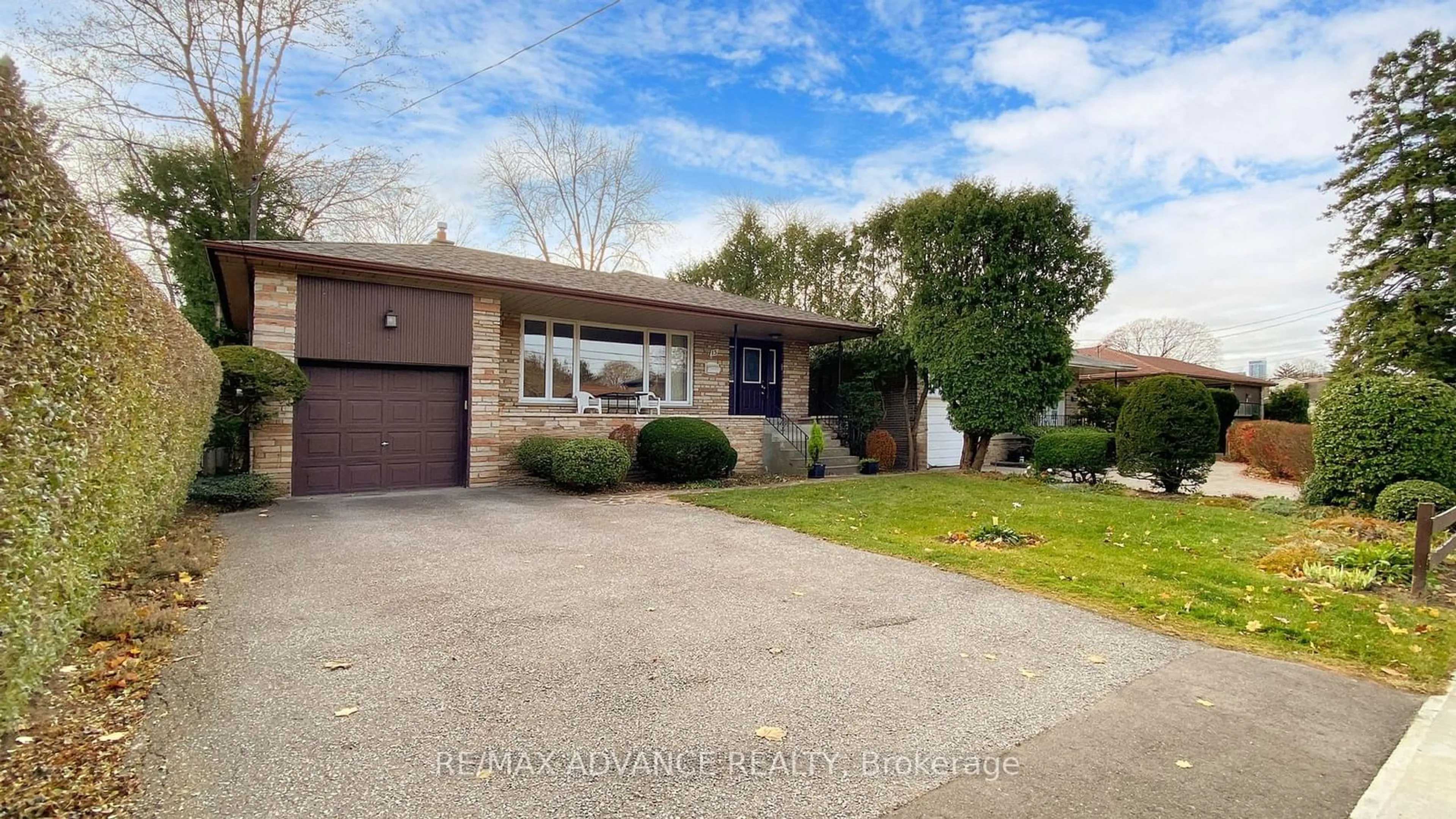 A pic from outside/outdoor area/front of a property/back of a property/a pic from drone, street for 15 Foxwarren Dr, Toronto Ontario M2K 1L1