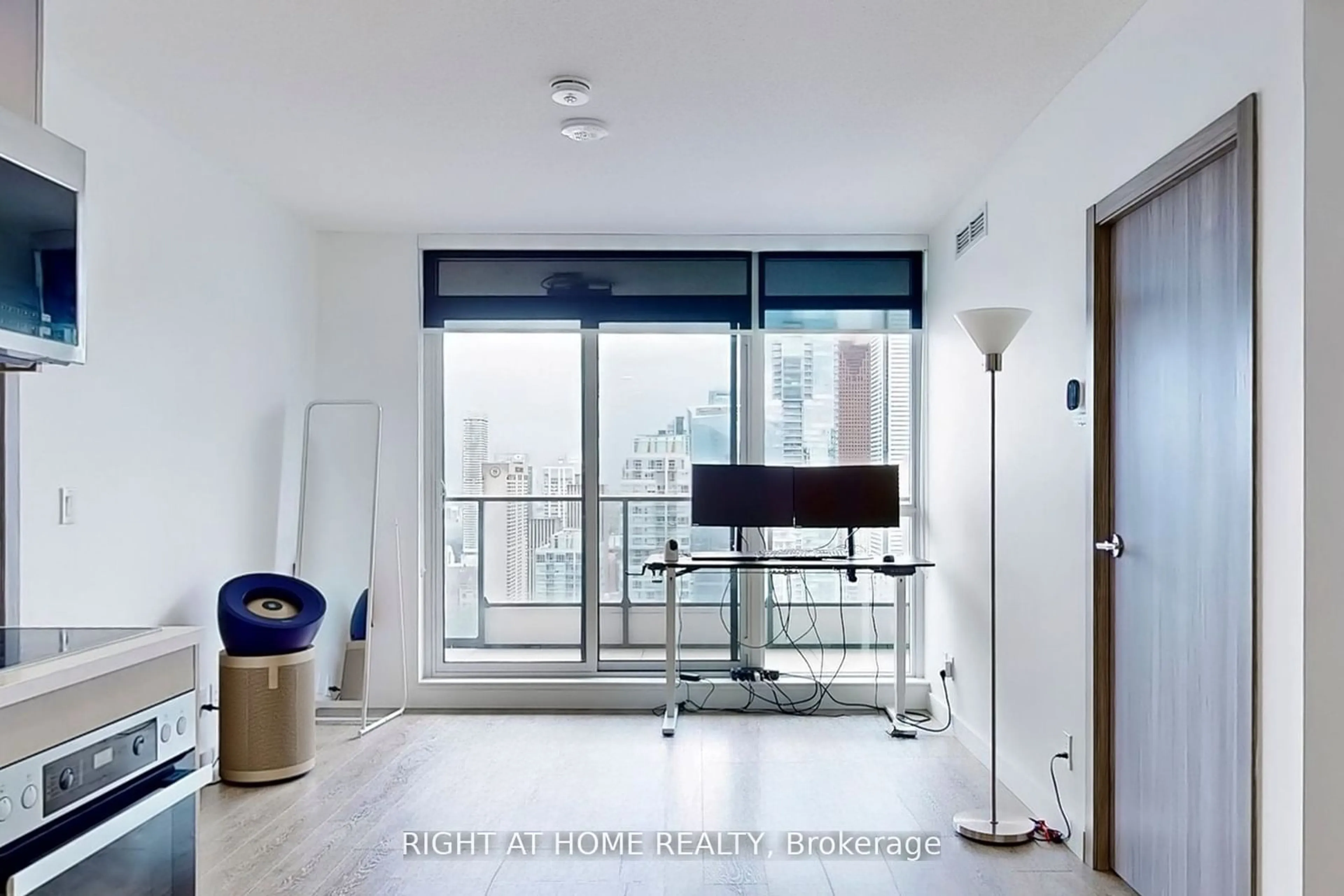 Indoor foyer for 38 Widmer St #4802, Toronto Ontario M5V 0P7