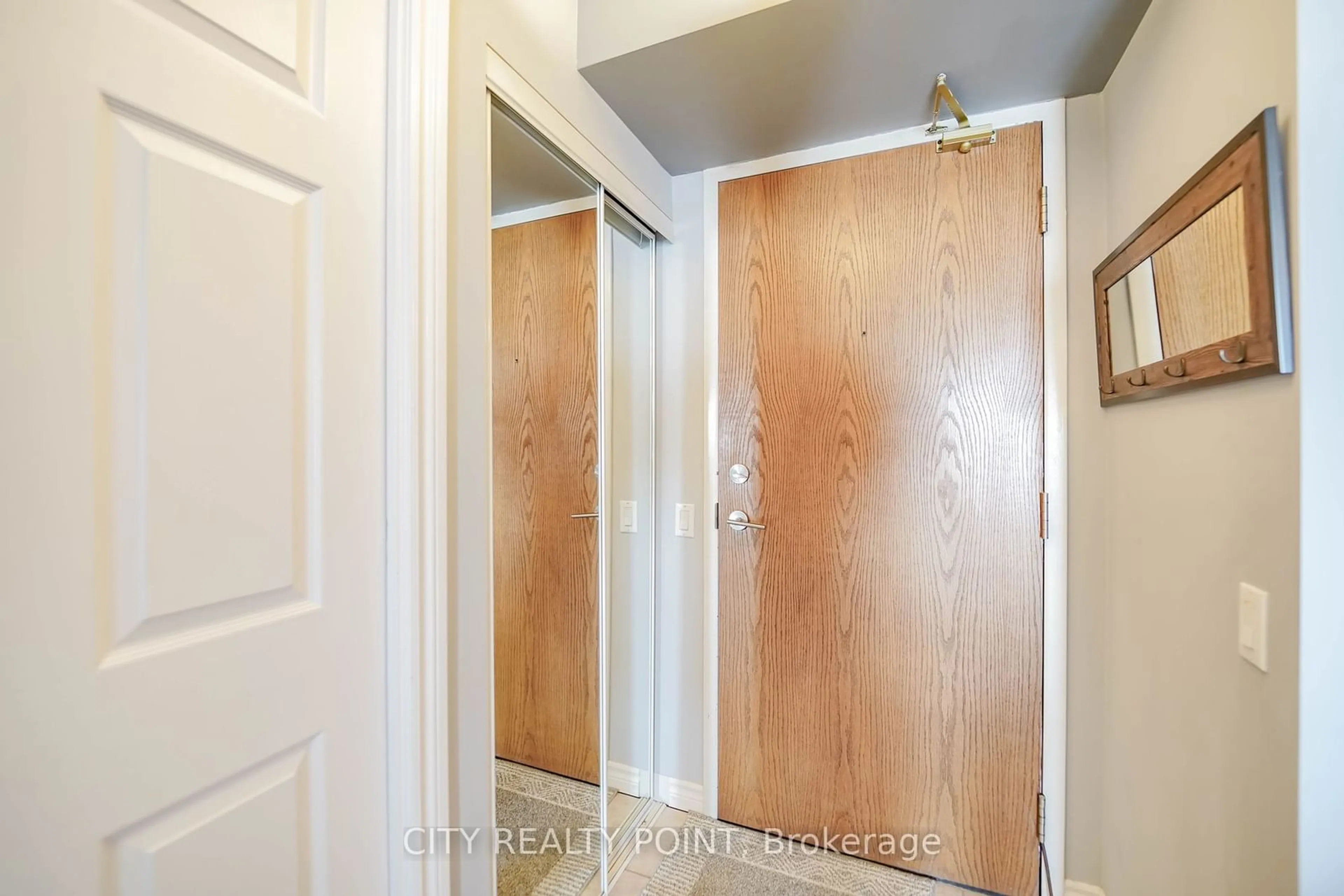 Indoor entryway for 1720 Eglington Ave #807, Toronto Ontario M4A 2X8