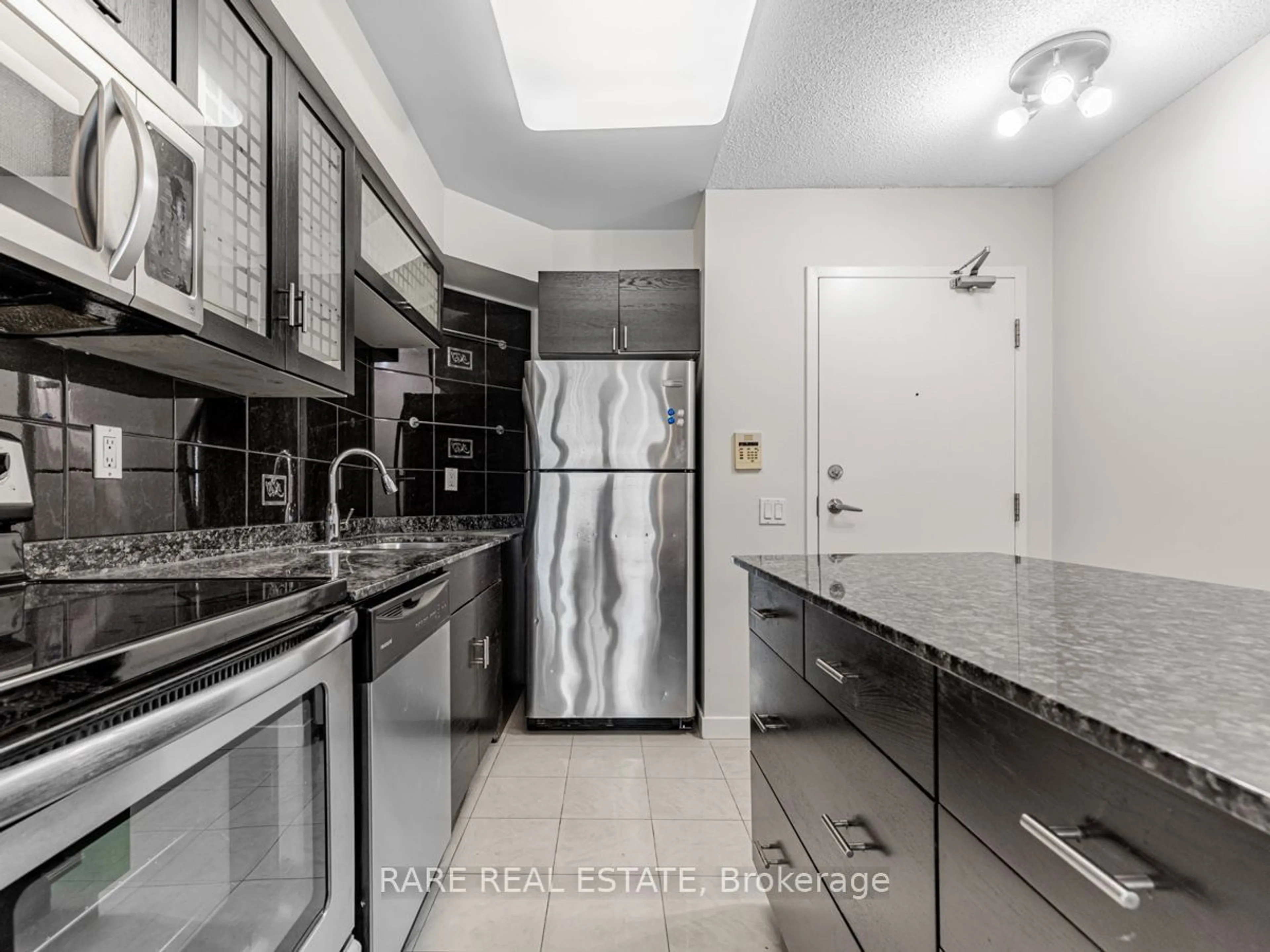 Standard kitchen, ceramic/tile floor for 30 Harrison Garden Blvd #1711, Toronto Ontario M2N 7A9