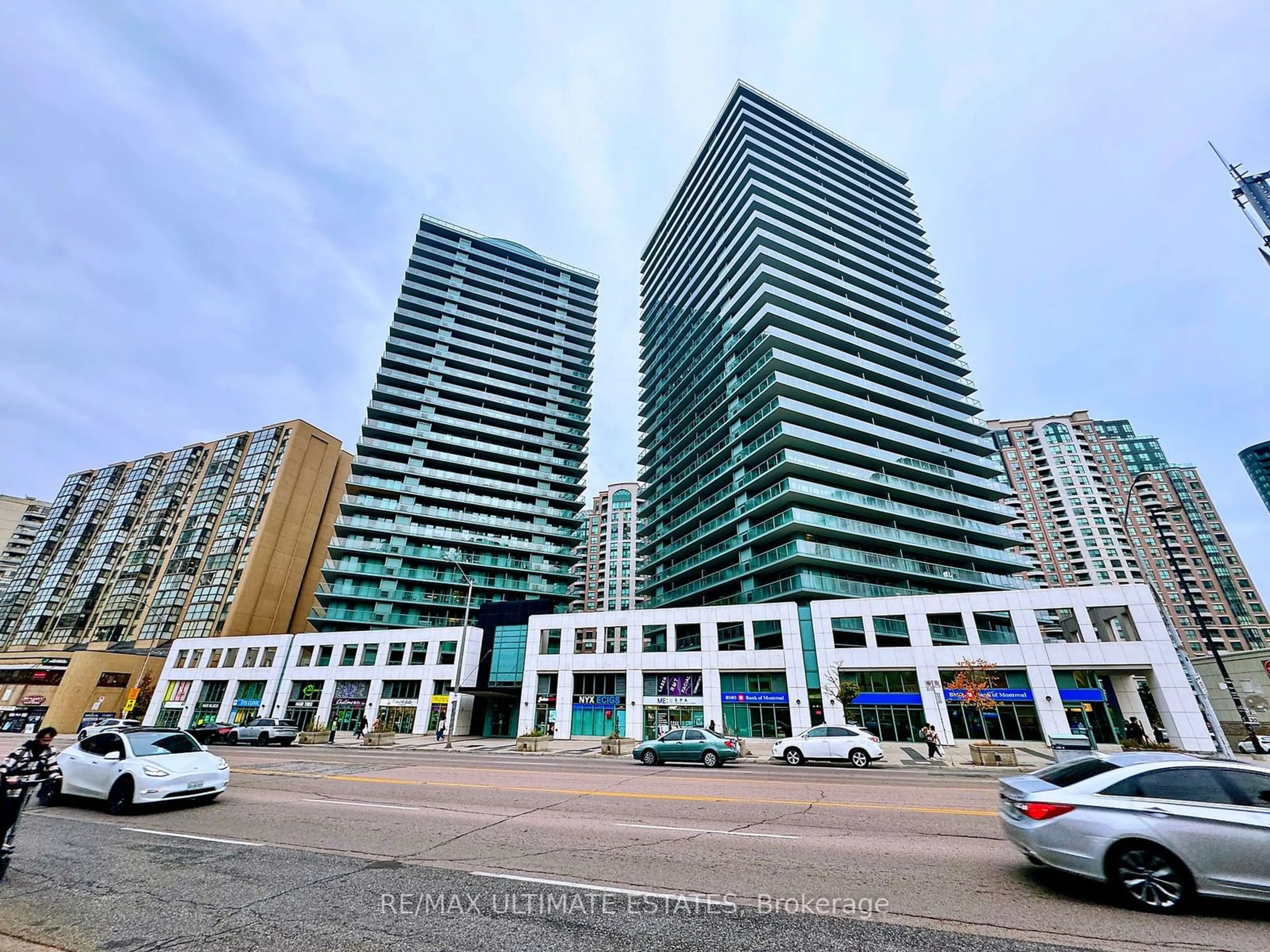 Indoor foyer for 5500 Yonge St #1511, Toronto Ontario M2N 7L1