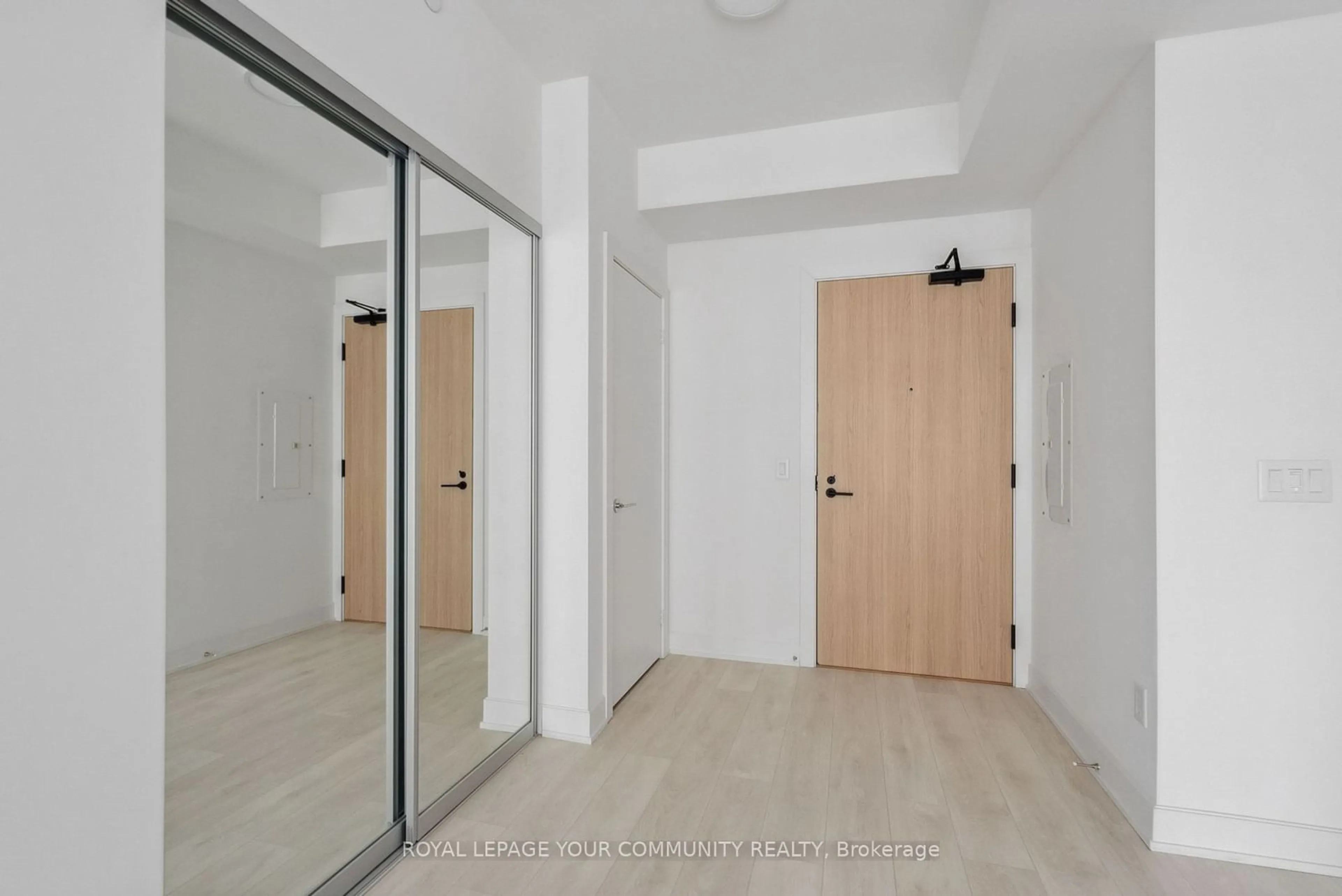 Indoor foyer for 35 Mercer St #1415, Toronto Ontario M5V 1H2