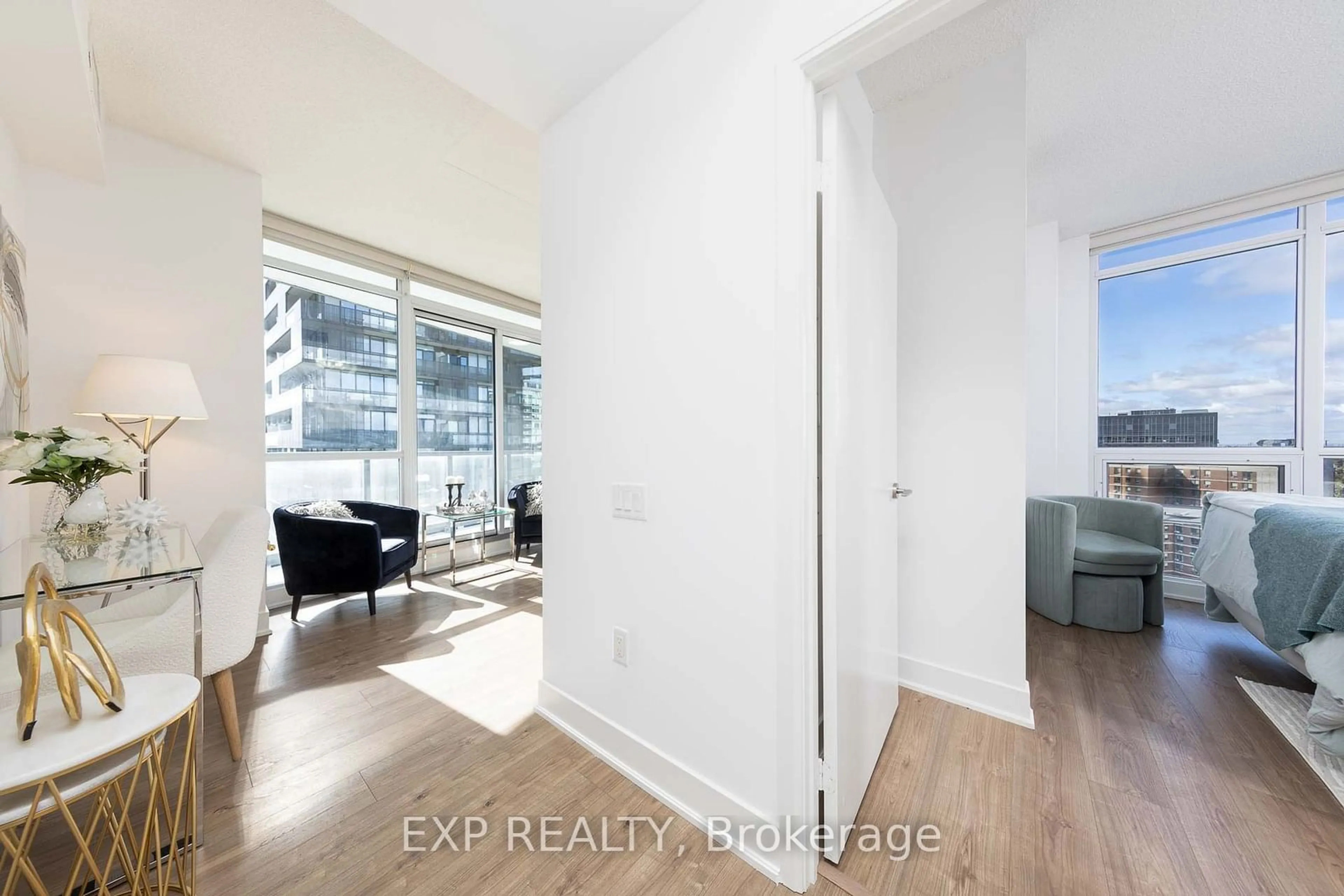 Indoor entryway for 30 Roehampton Ave #2002, Toronto Ontario M4P 0B9