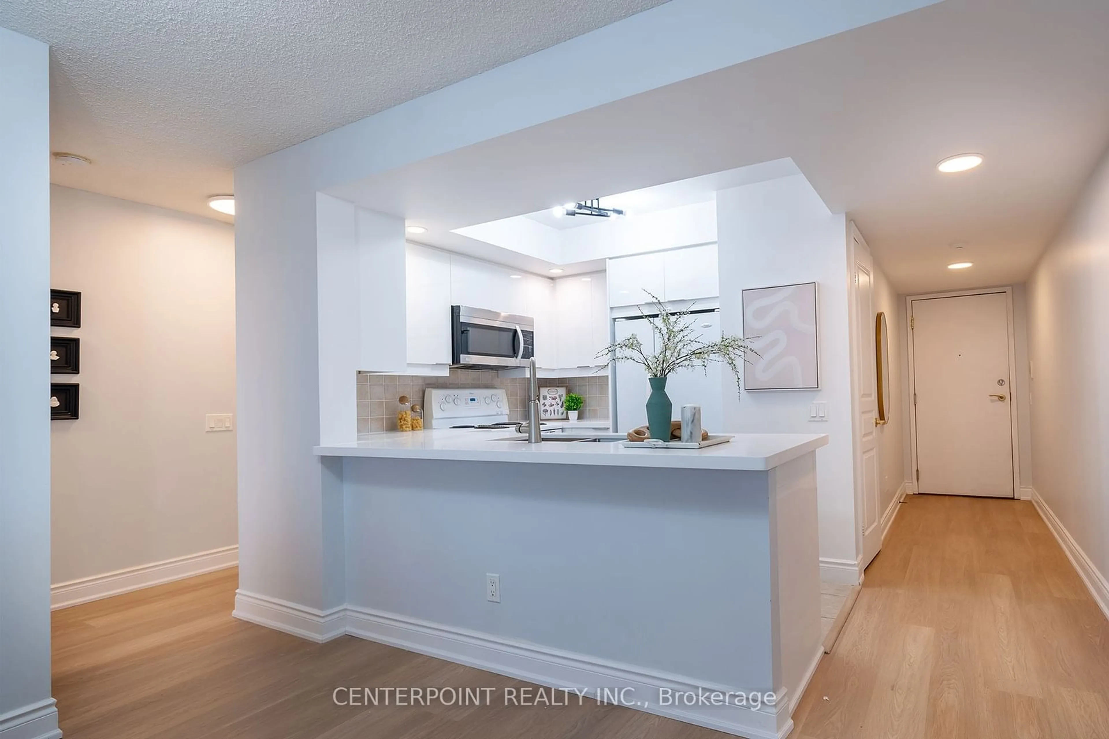 Open concept kitchen, ceramic/tile floor for 15 Northtown Way #1624, Toronto Ontario M2N 7A2