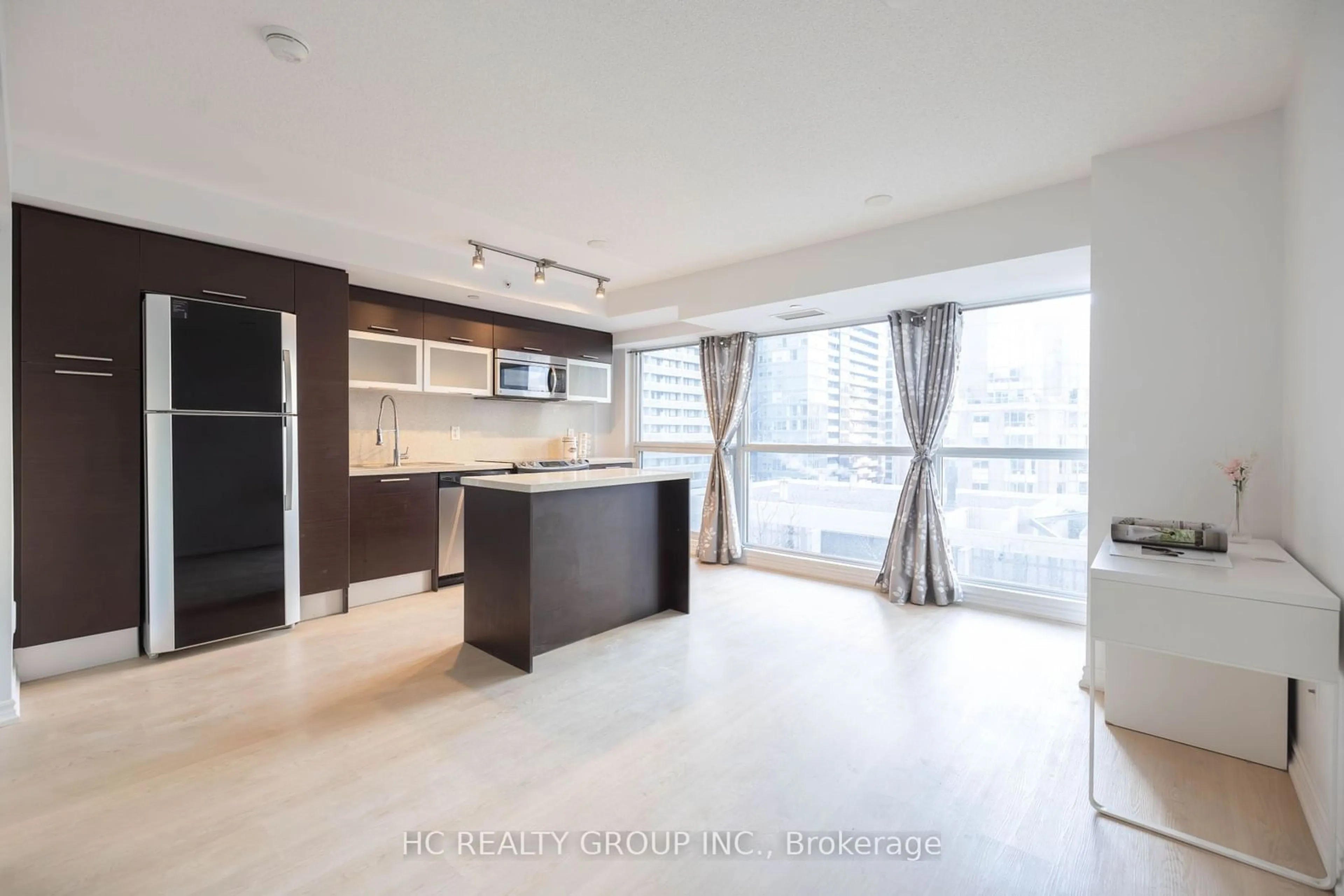 Open concept kitchen, unknown for 386 Yonge St #819, Toronto Ontario M5B 0A5