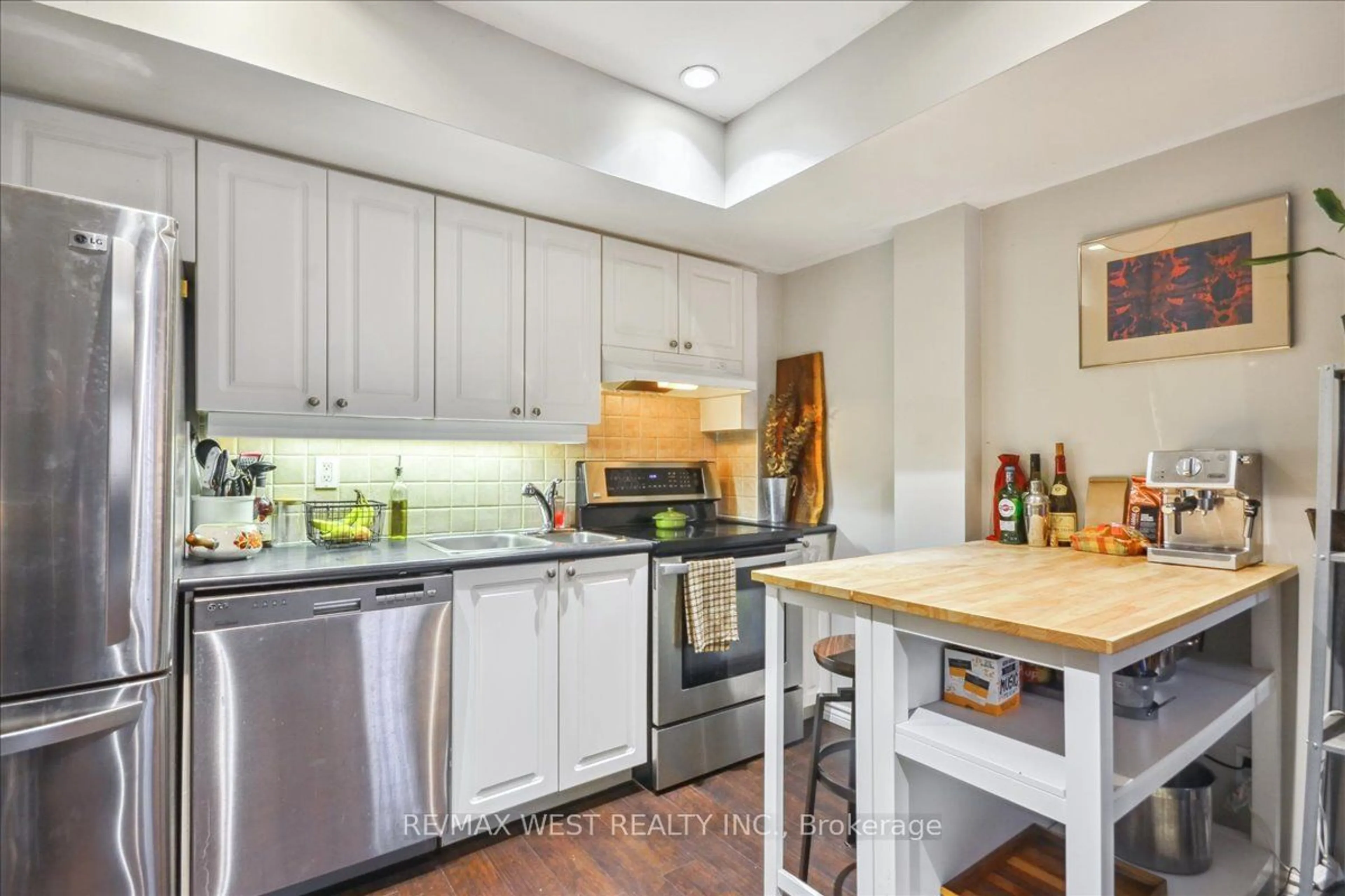 Open concept kitchen, unknown for 11 Niagara St #31, Toronto Ontario M5V 3N9