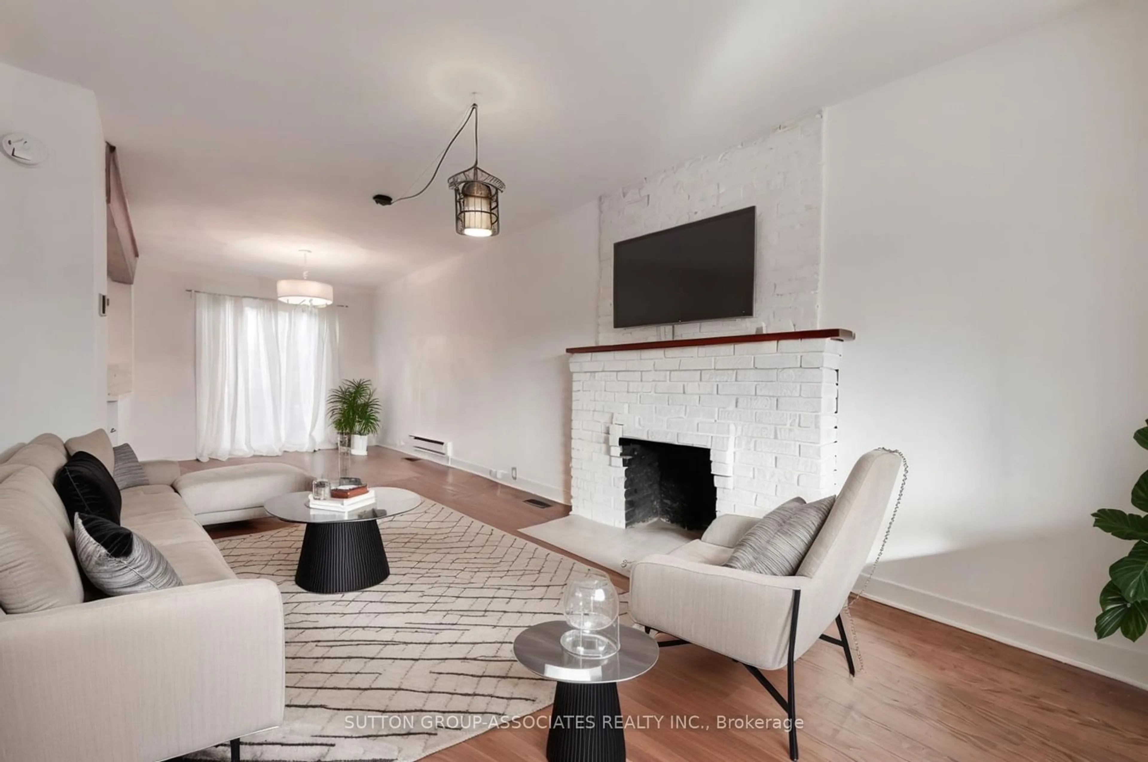 Living room with furniture, unknown for 882 Davenport Rd, Toronto Ontario M6G 2B6