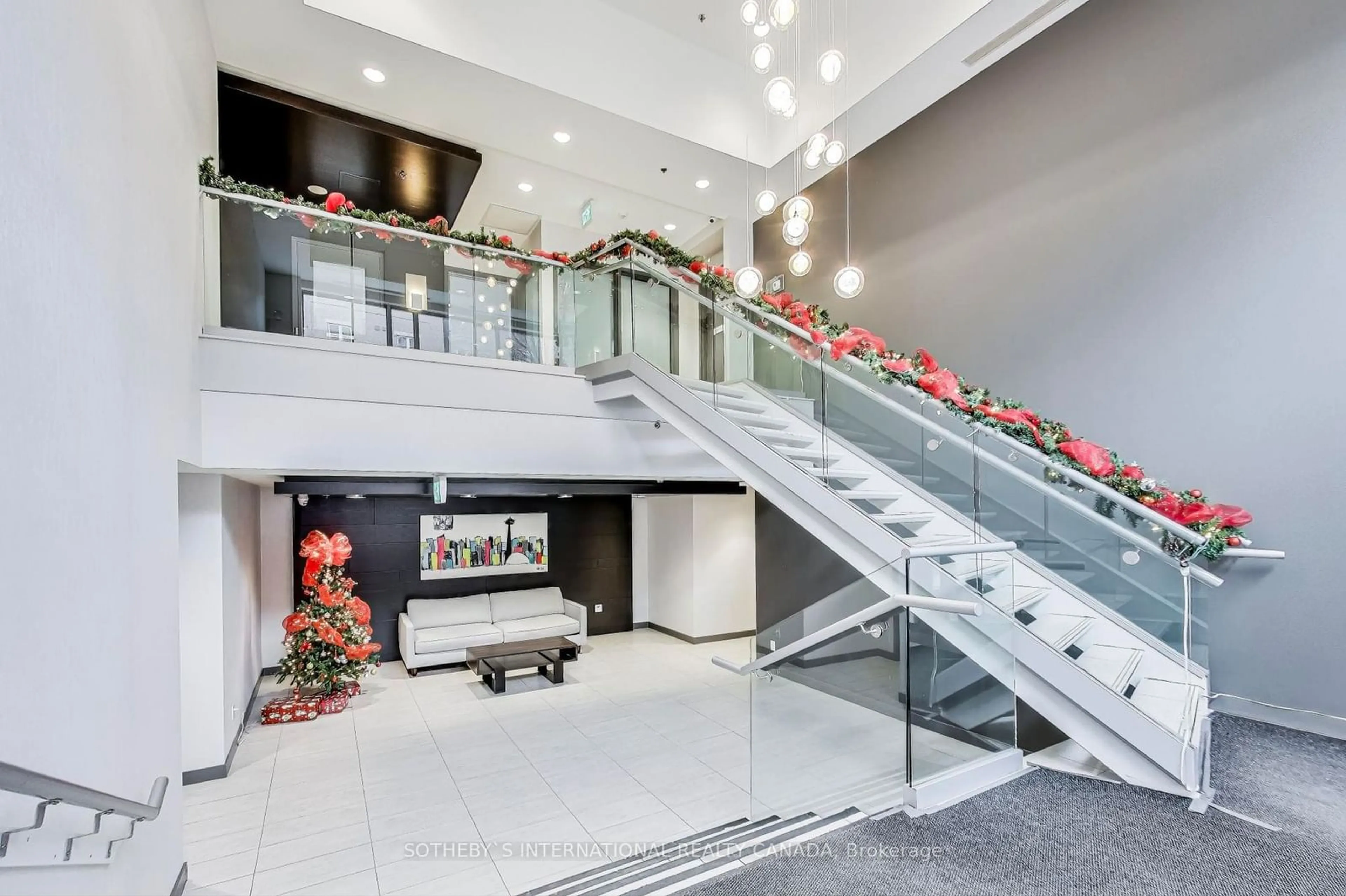 Indoor foyer for 80 Western Battery Rd #501, Toronto Ontario M6K 3S1