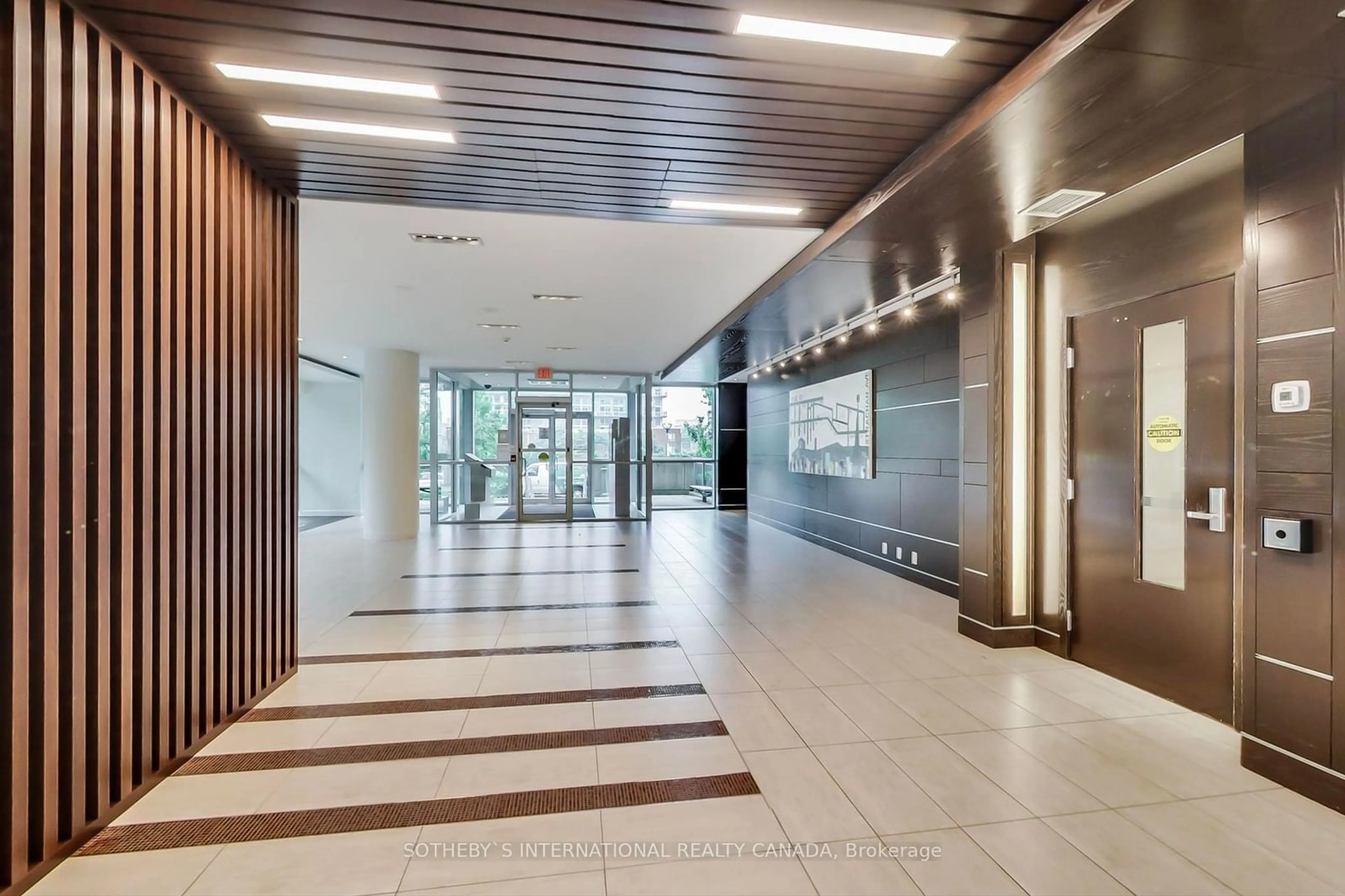 Indoor foyer for 80 Western Battery Rd #501, Toronto Ontario M6K 3S1