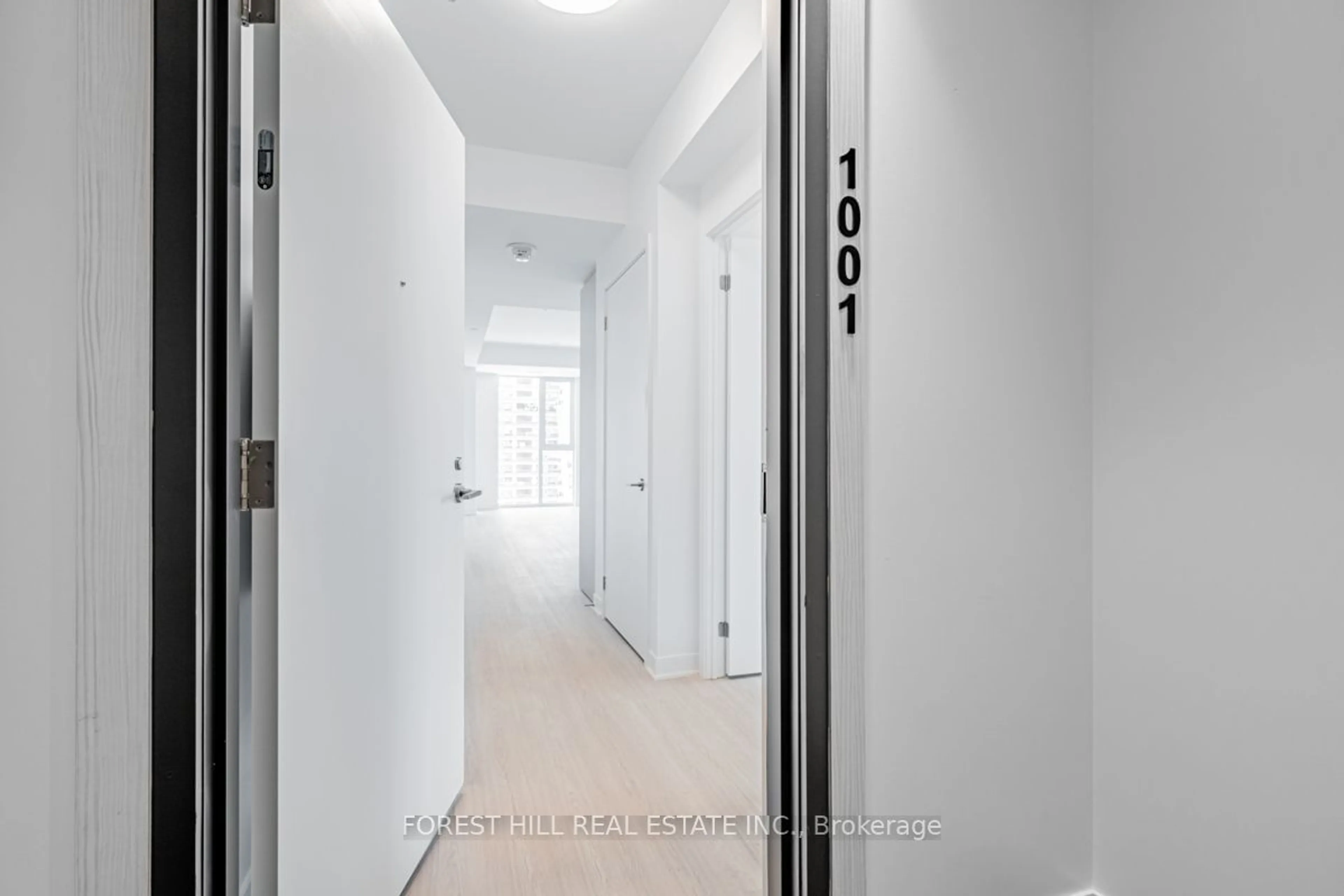 Indoor foyer for 185 Alberta Ave #1001, Toronto Ontario M6C 0A5