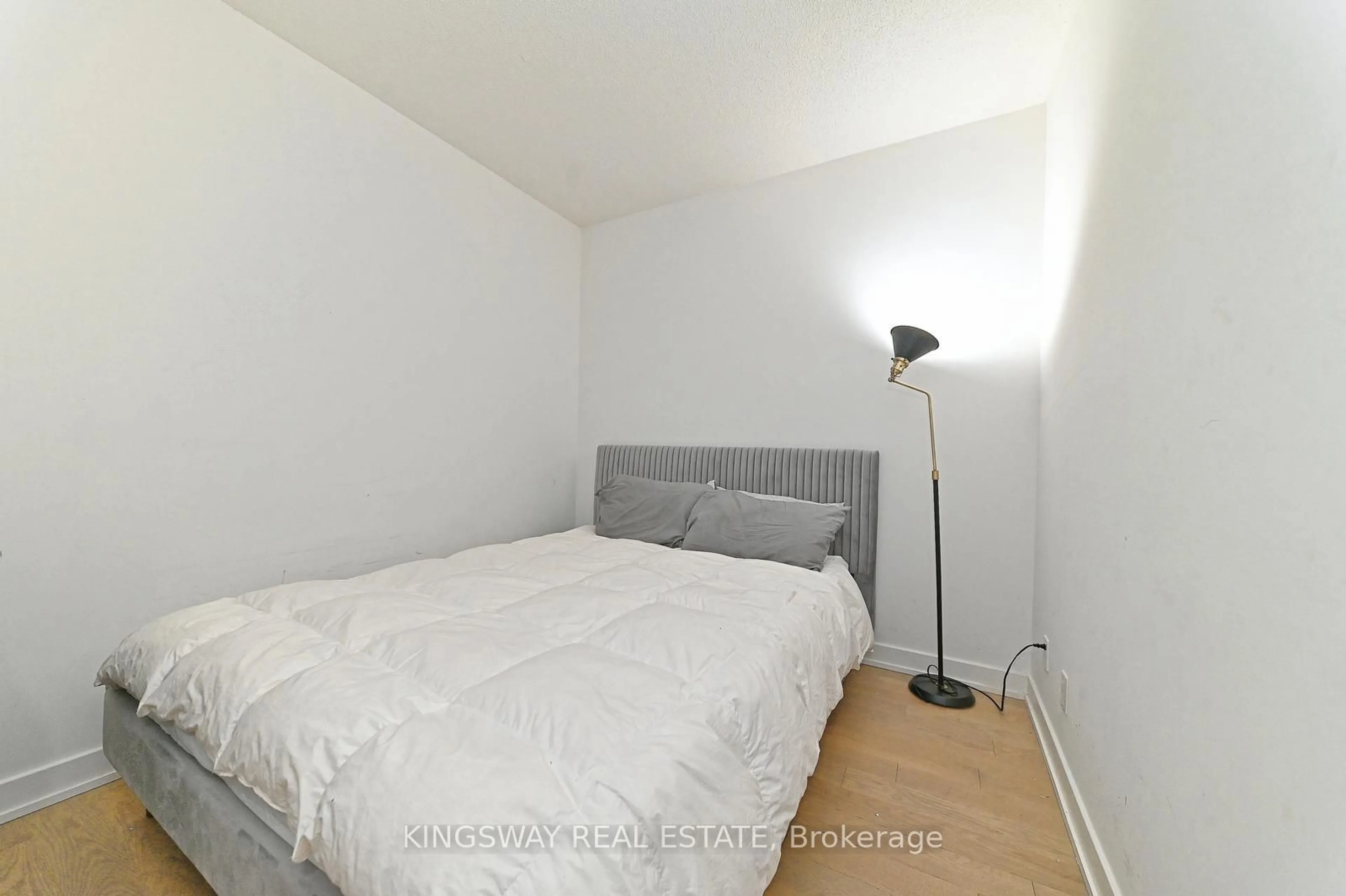 A pic of a room for 25 Richmond St #221, Toronto Ontario M5C 0A6