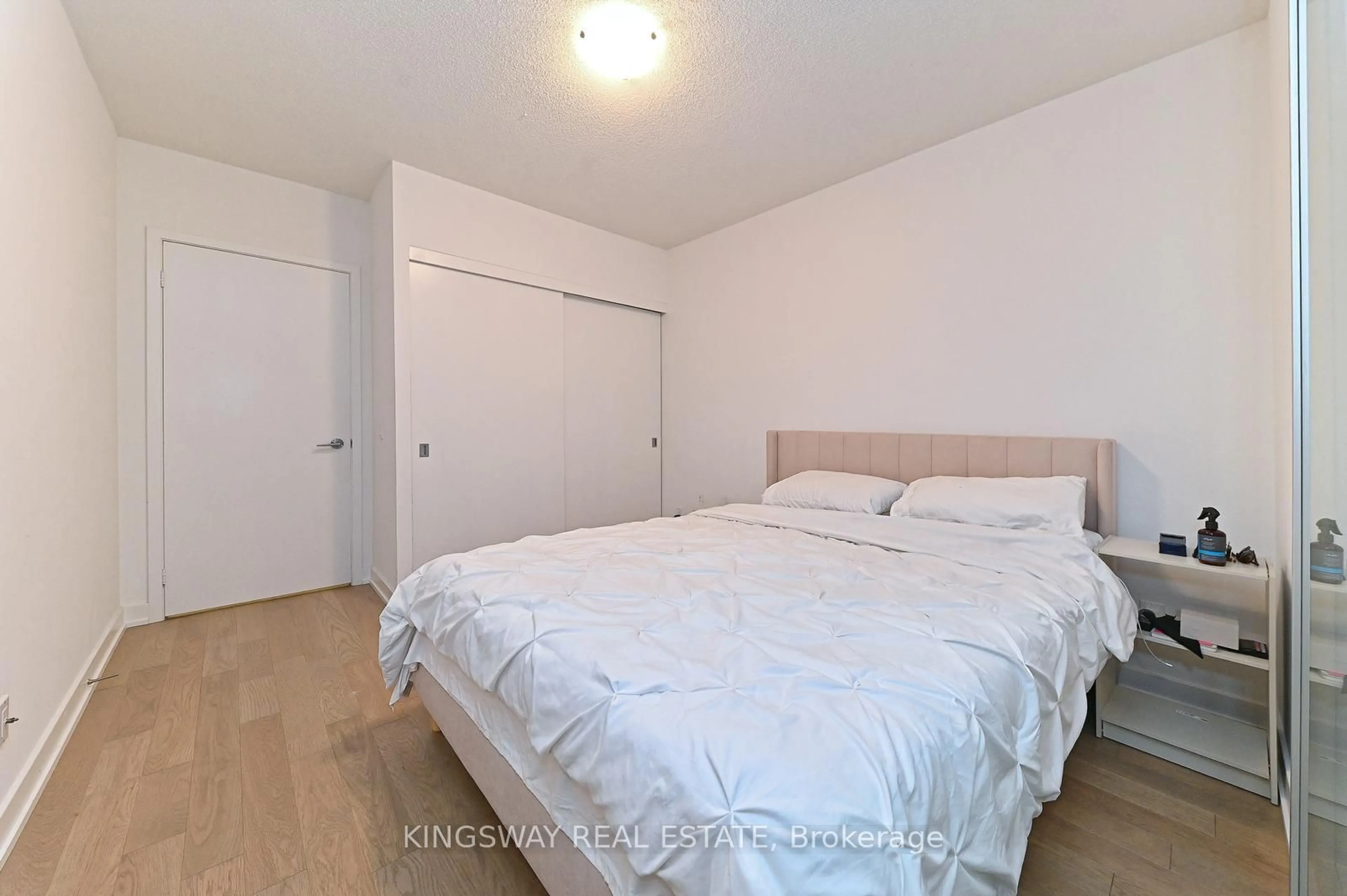 A pic of a room for 25 Richmond St #221, Toronto Ontario M5C 0A6