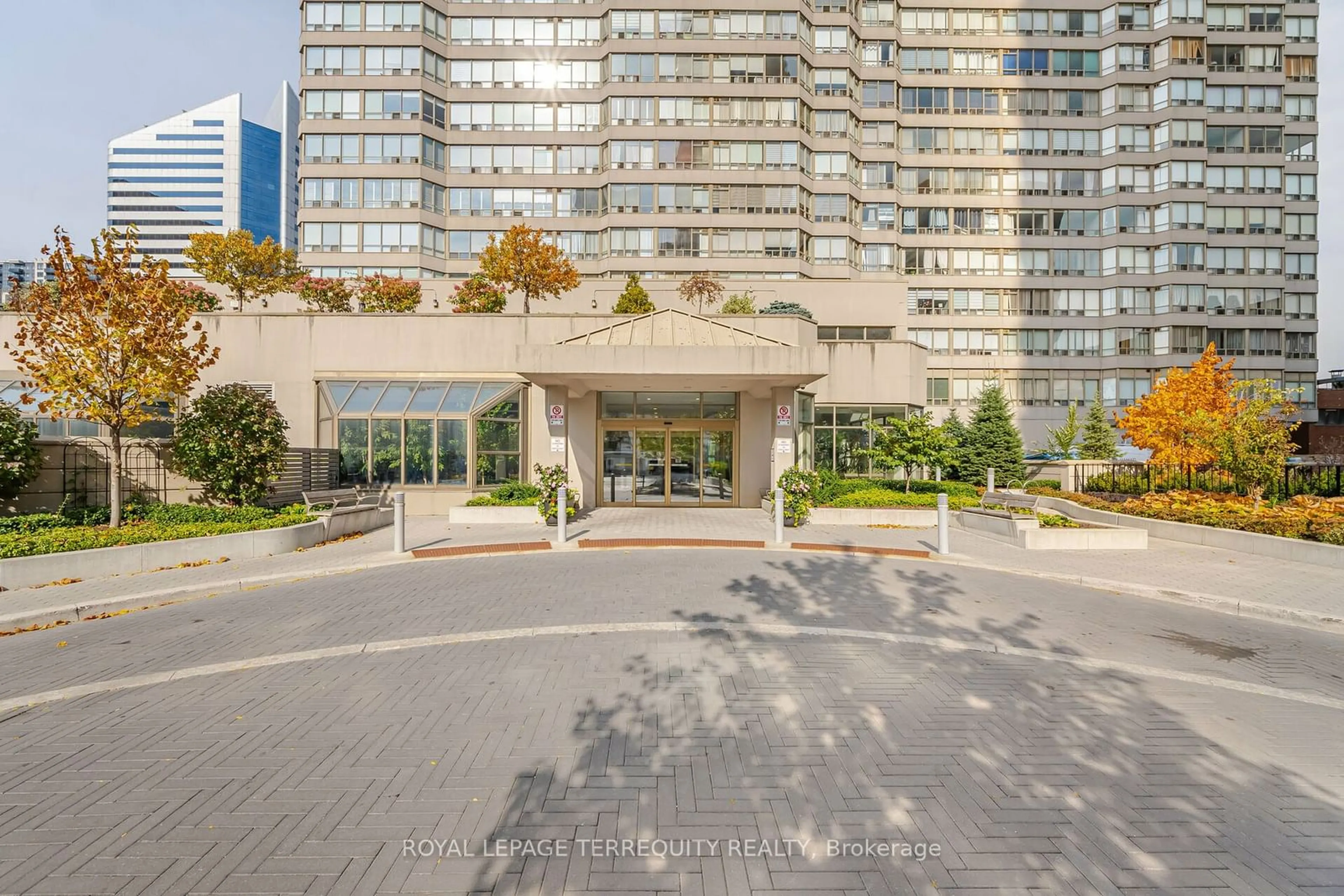 Indoor foyer for 30 Greenfield Ave #1716, Toronto Ontario M2N 6N3