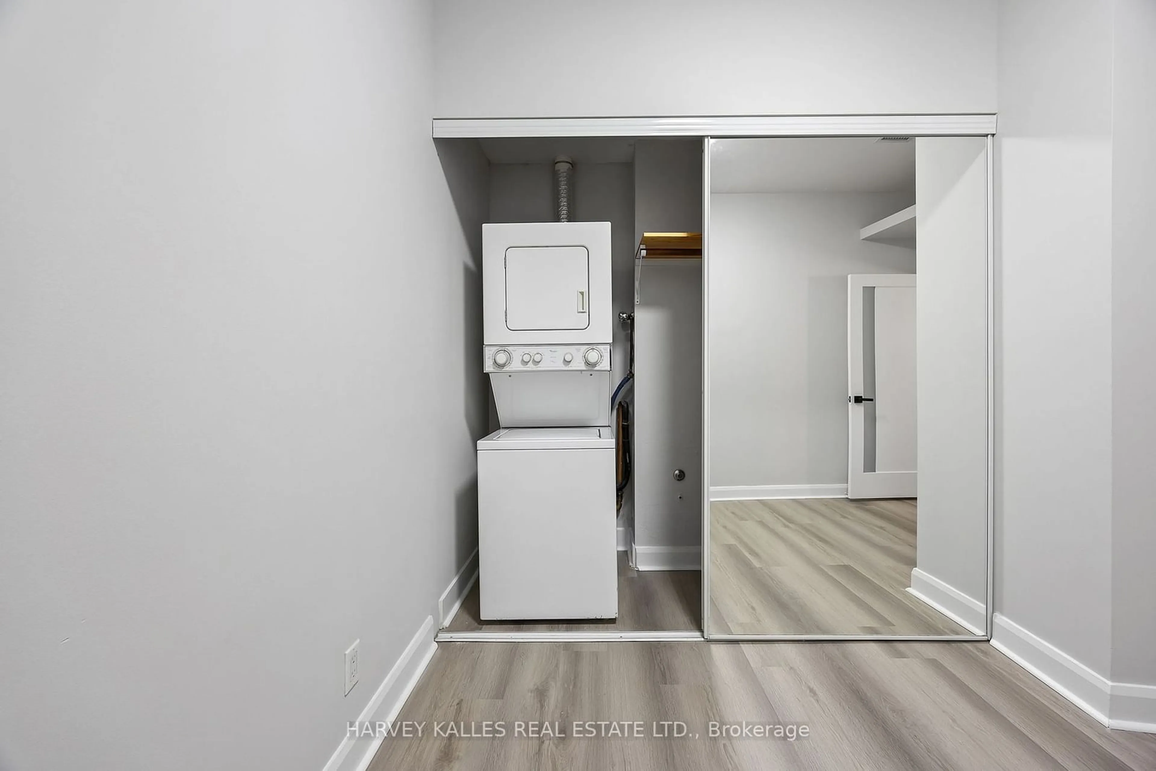 Laundry room for 700 King St #1006, Toronto Ontario M5V 2Y6