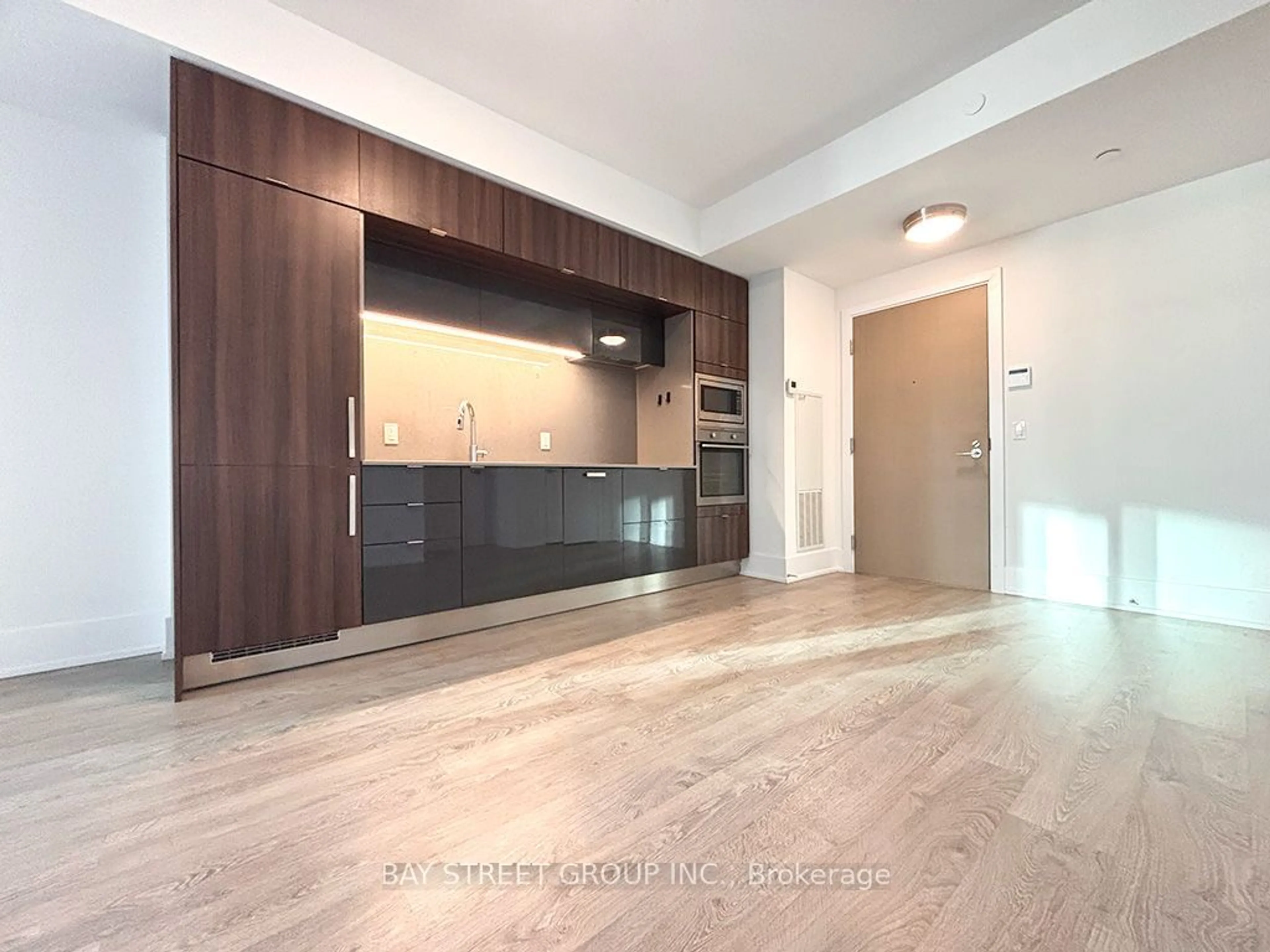 Open concept kitchen, wood/laminate floor for 1 Edgewater Dr #319, Toronto Ontario M5A 0L1