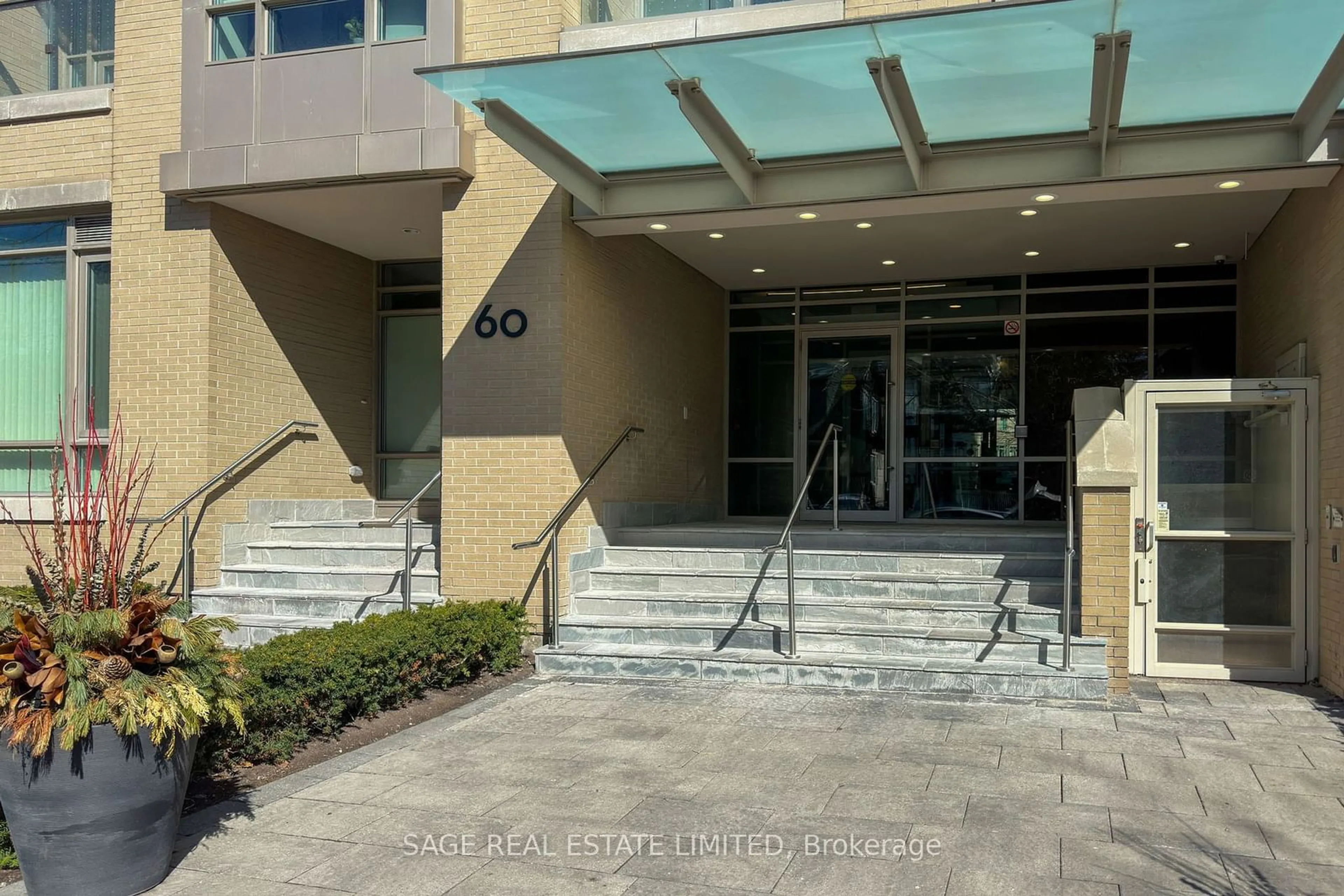 Indoor foyer for 60 Berwick Ave #816, Toronto Ontario M5P 0A3