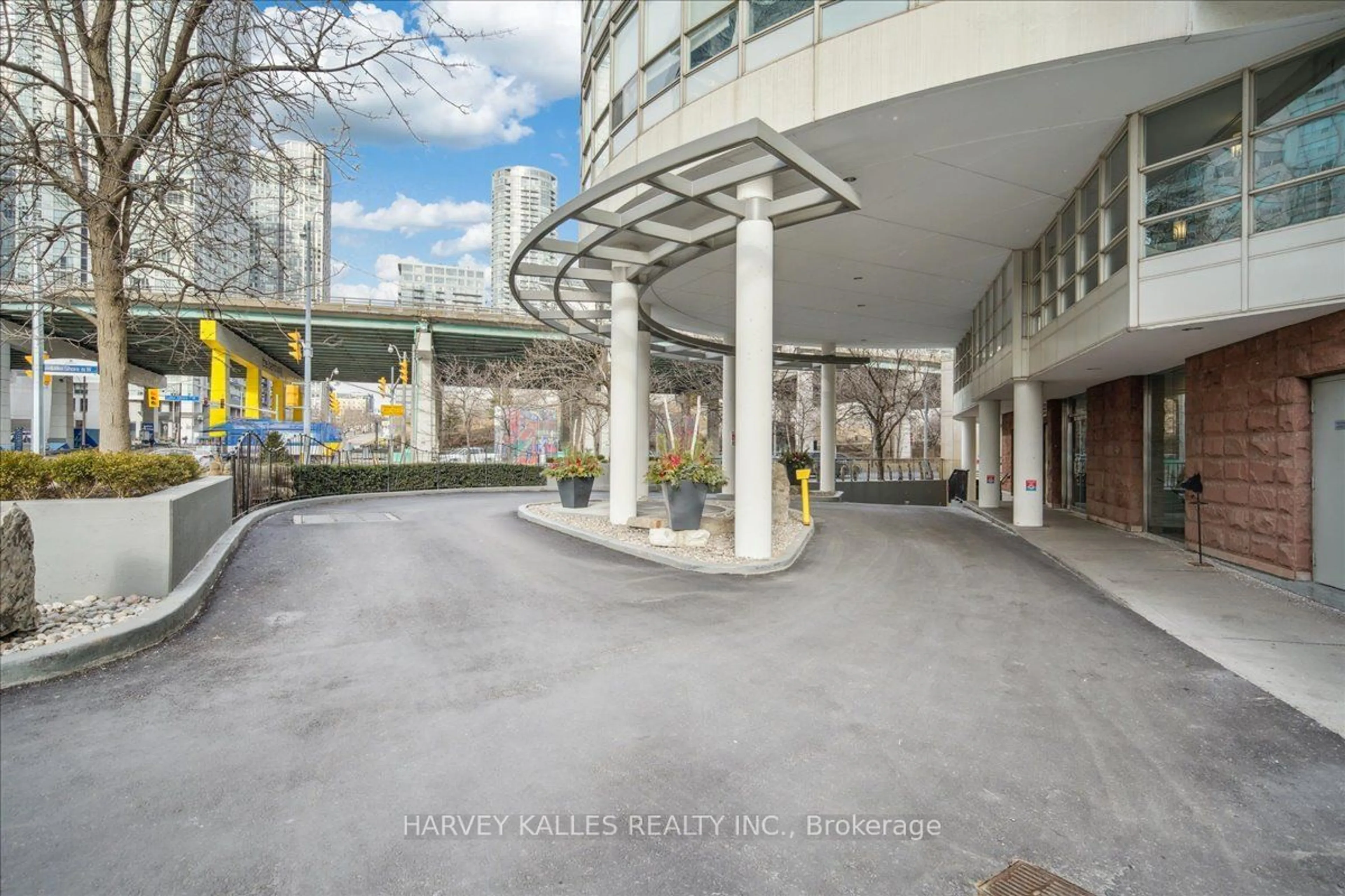 Unknown for 550 Queens Quay #809, Toronto Ontario M5V 3M8