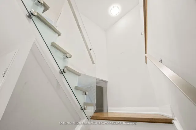Additional property image - 33 Harbour Sq Unit 2208