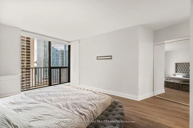 Additional property image - 33 Harbour Sq Unit 2208
