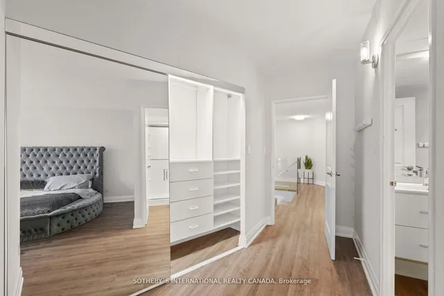 Additional property image - 33 Harbour Sq Unit 2208