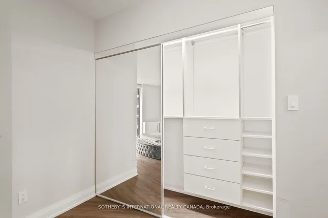 Additional property image - 33 Harbour Sq Unit 2208